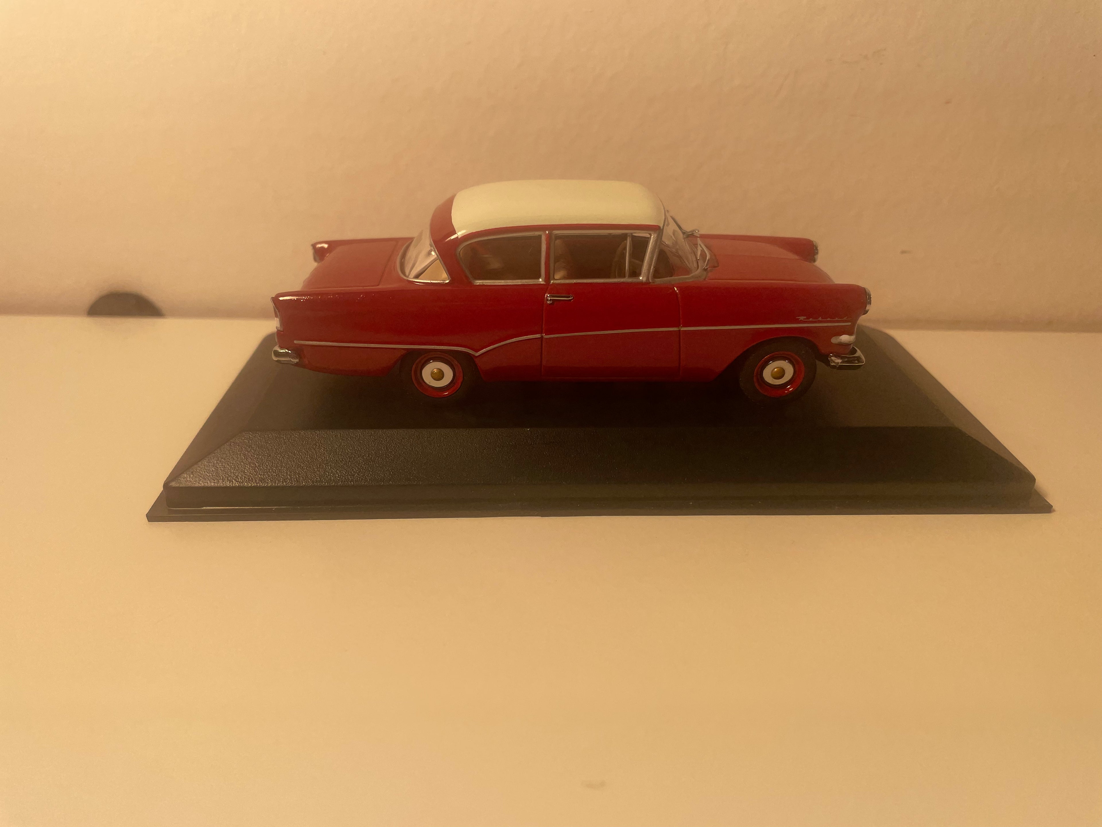 Opel Rekord P1 Limousine Rood met Witte Dak - Minichamps