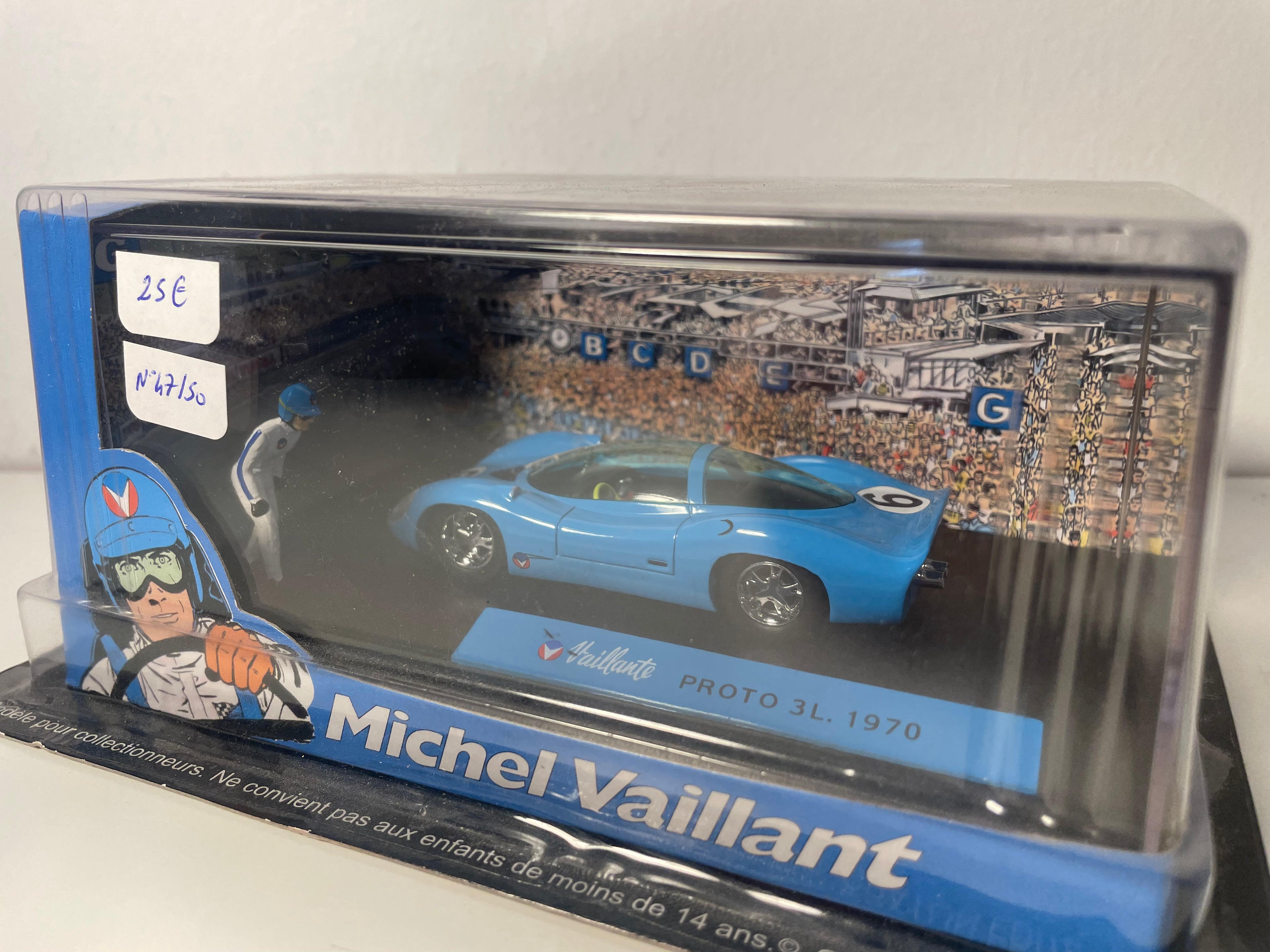 Blaue Auto Nummer 9 Vaillante PROTO 3L. 1970 (Album Der Geist der 24 Stunden) - Comic Buch Michel Vaillant