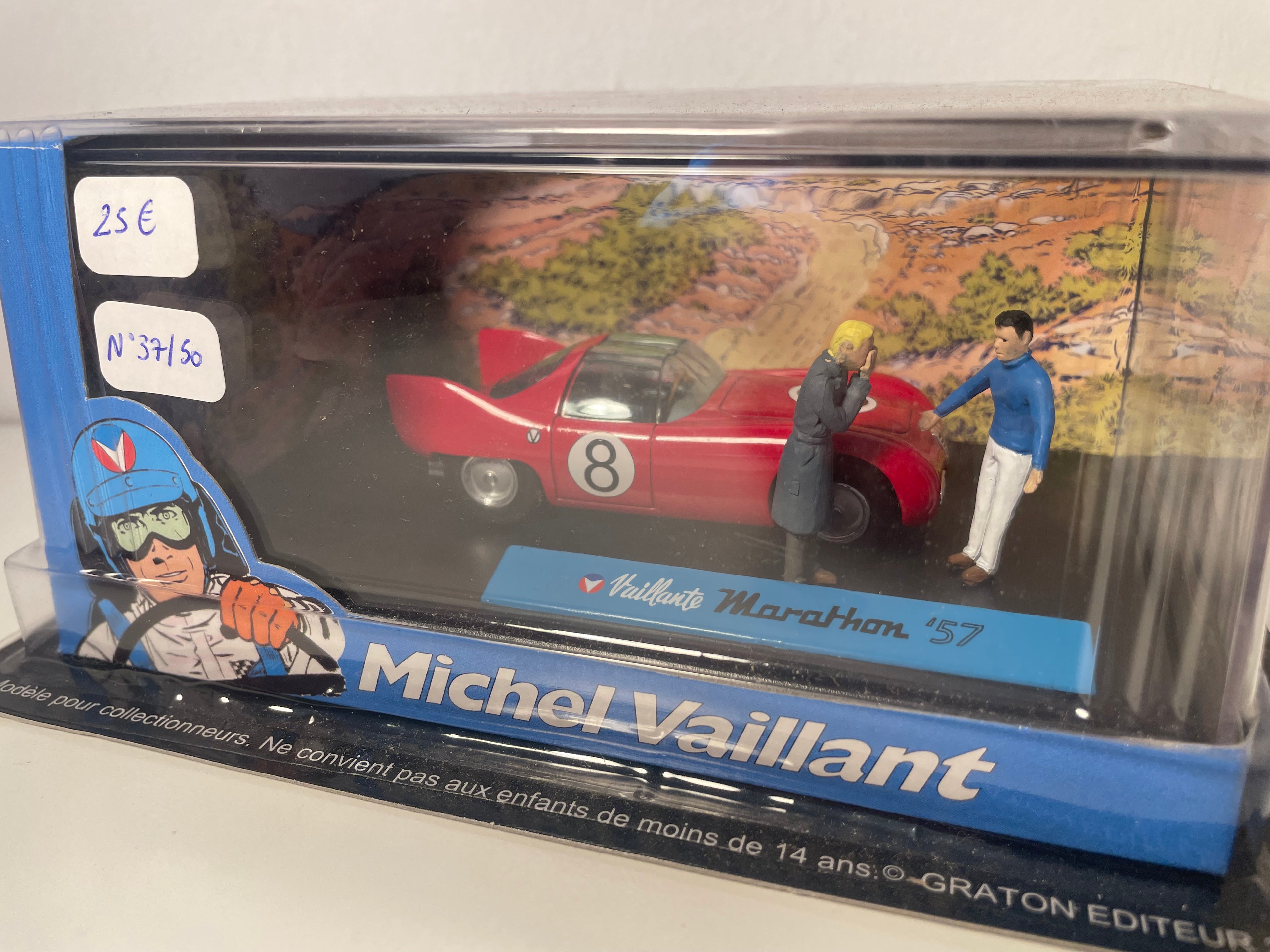 Voiture rouge numéro 8 Vaillante Marathon '57 (Nouvelle: la clef de 12) - Bande Dessinée Michel Vaillant