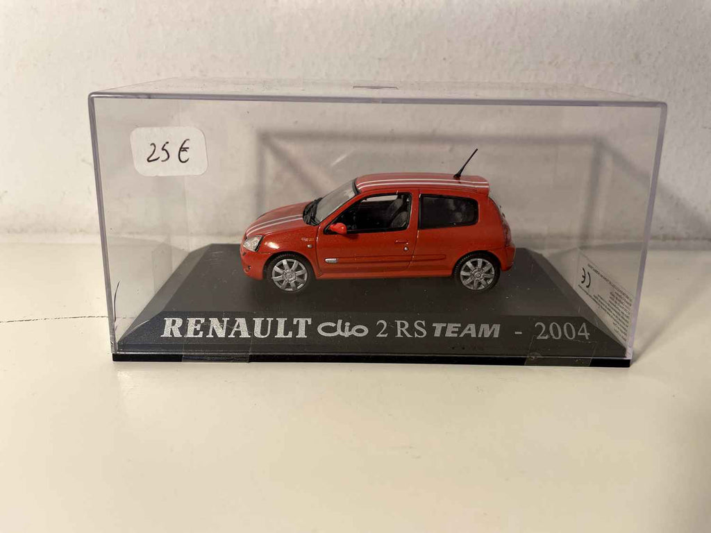 Renault Clio 2 RS Red Team und weiße Liserets auf dem Dach 2004