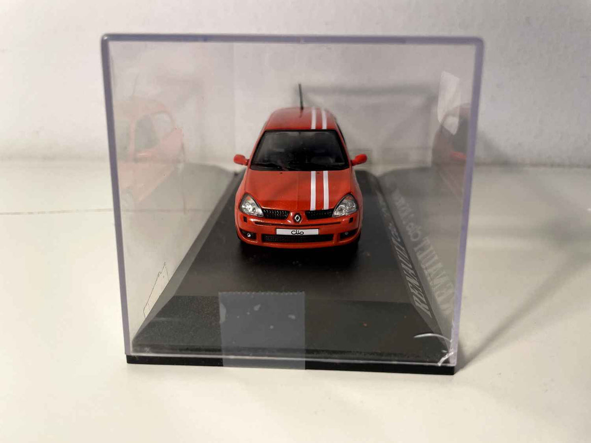 Renault Clio 2 RS Red Team und weiße Liserets auf dem Dach 2004