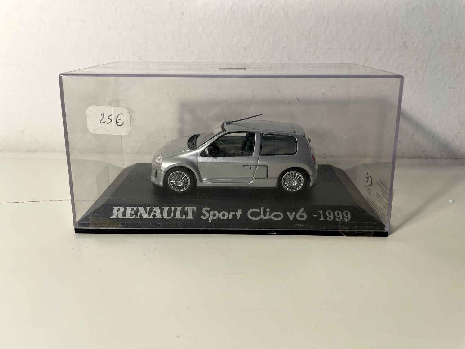 Renault Clio Sport V6 gris de 1999