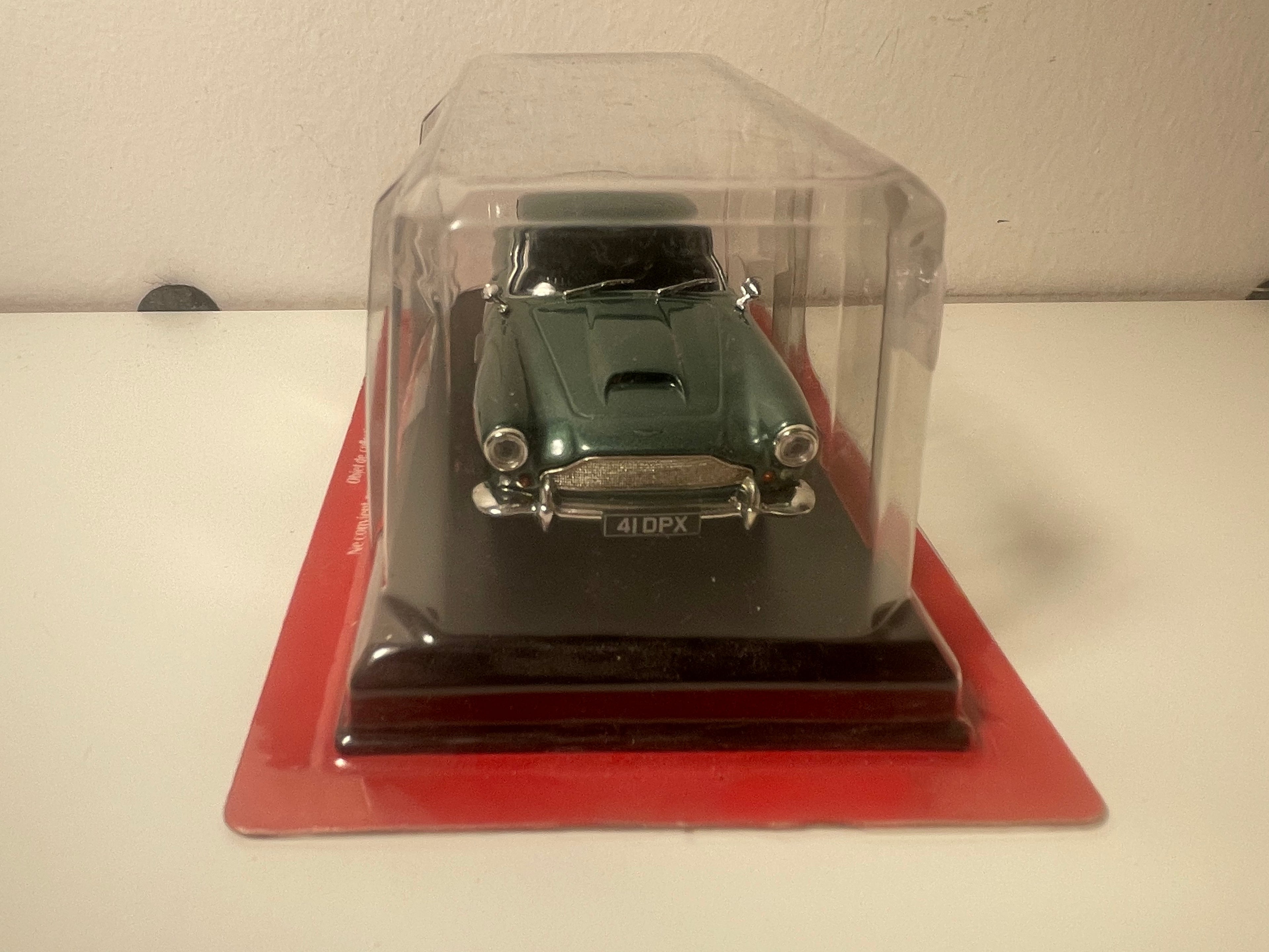 Aston Martin DB4 gréng vu 1962 - Auto Plus