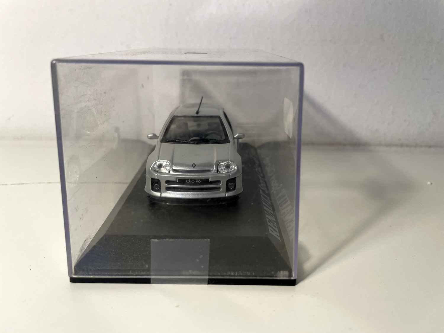 Renault Clio Sport V6 gris de 1999