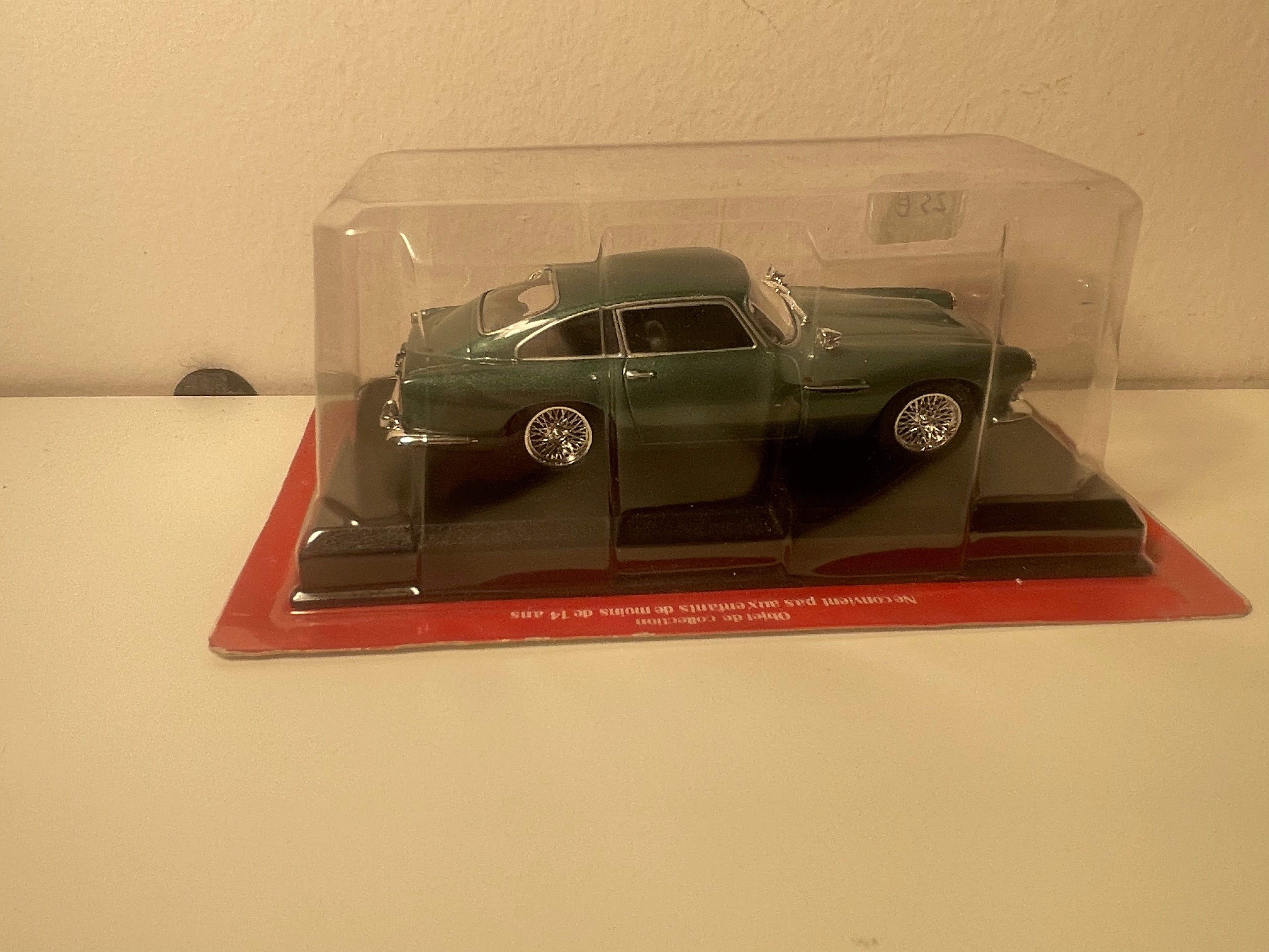 Aston Martin DB4 gréng vu 1962 - Auto Plus