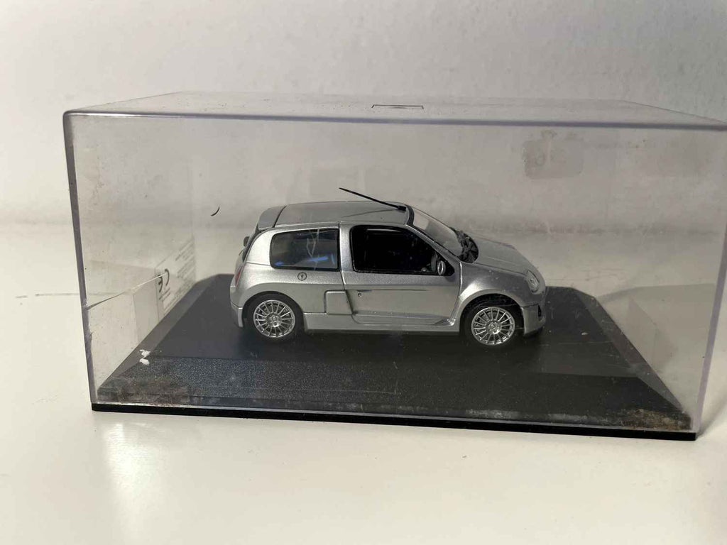 Renault Clio desportivo V6 cinzento de 1999