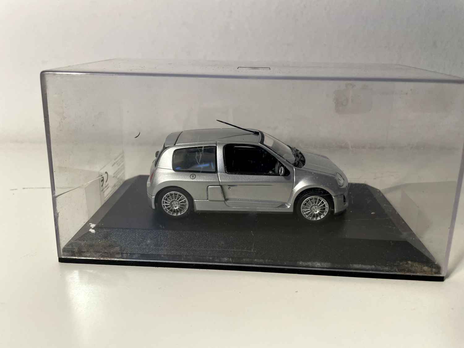 Renault Clio Sport V6 gris de 1999