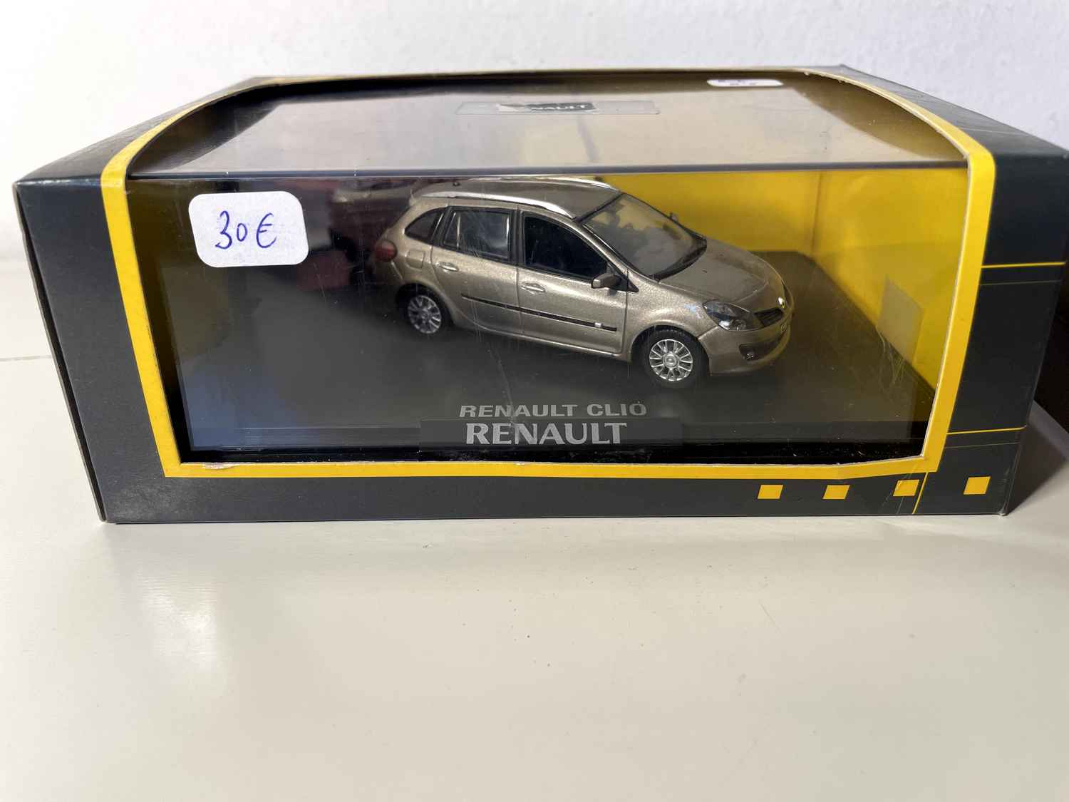 Renault Clio beige/marron (beige cendre) - NOREV - coffret boite rectangle (boite N°21)