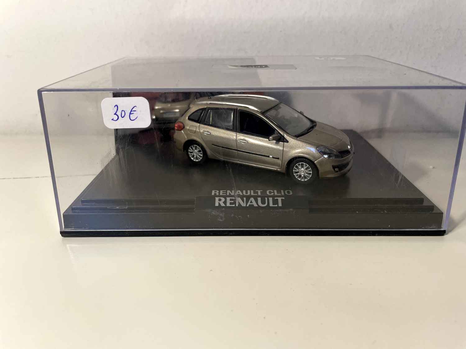 Renault Clio marrone (cambio n. 6)