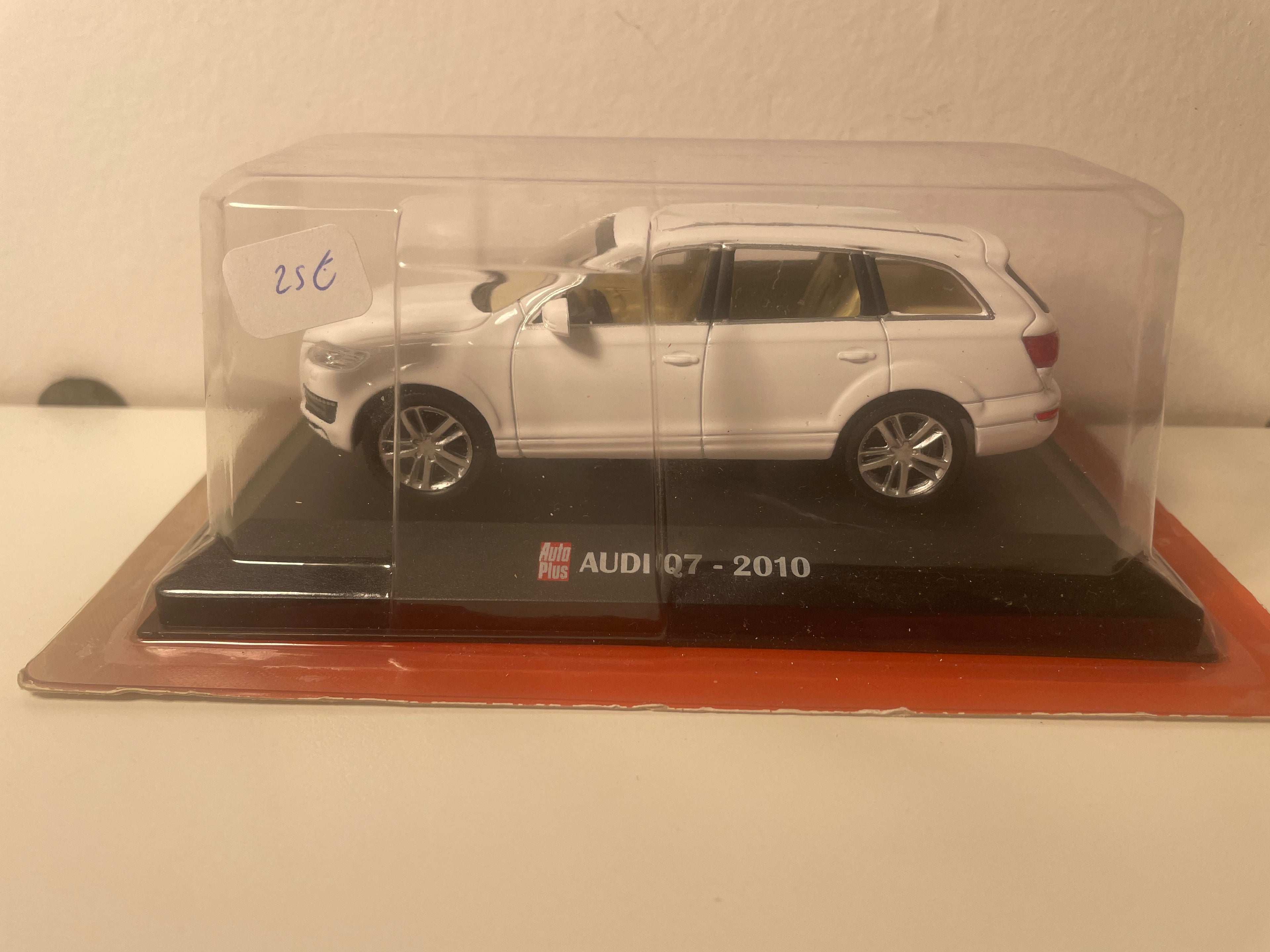 2010 Weißer Audi Q7 - Auto Plus