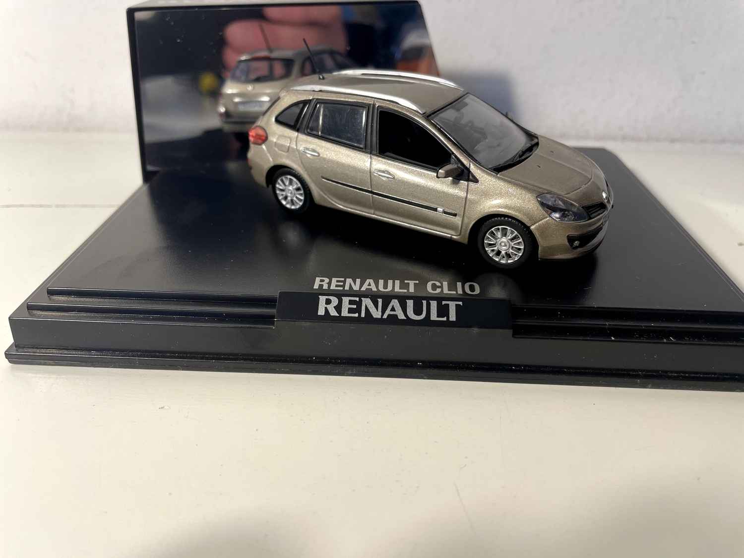 Renault Clio marrone (cambio n. 6)