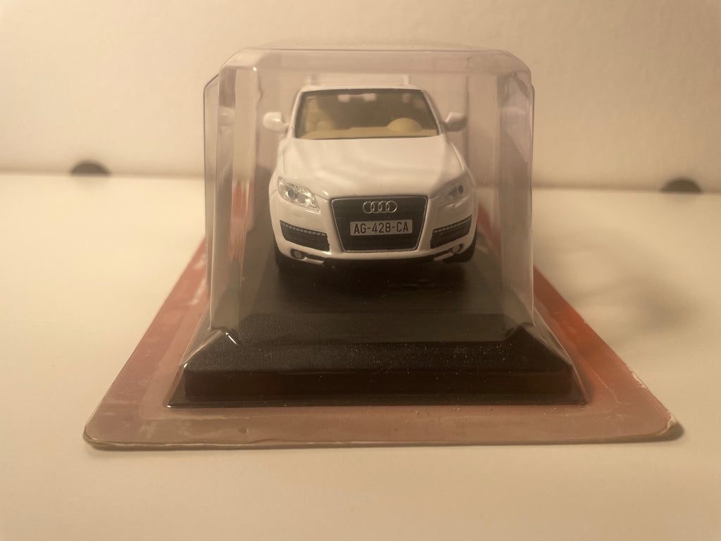 2010 Weißer Audi Q7 - Auto Plus