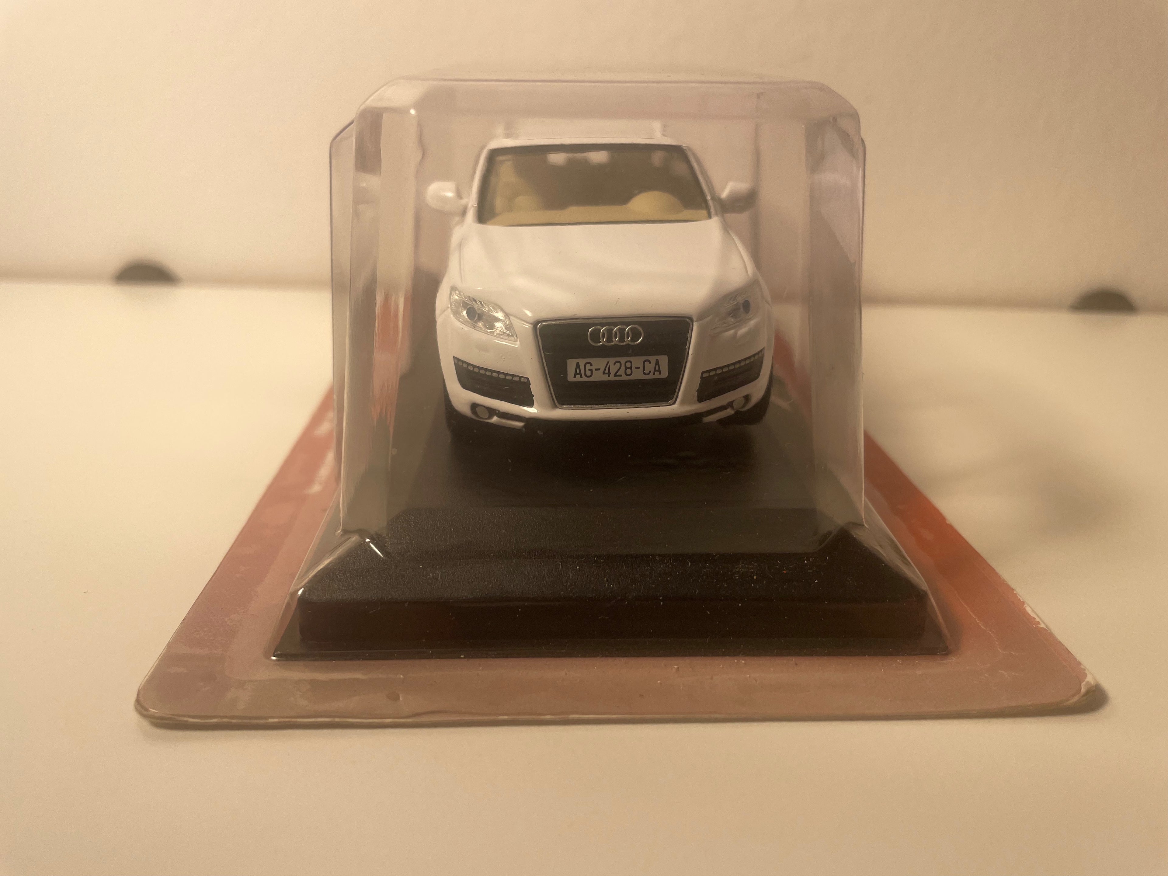 2010 Weißer Audi Q7 - Auto Plus