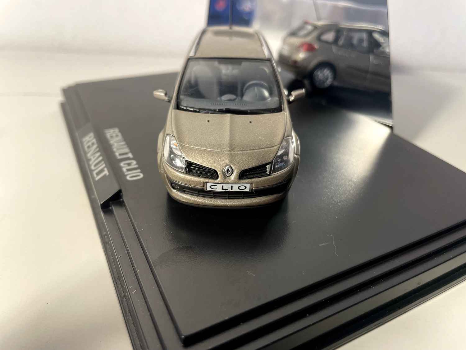 Renault Clio marrone (cambio n. 6)