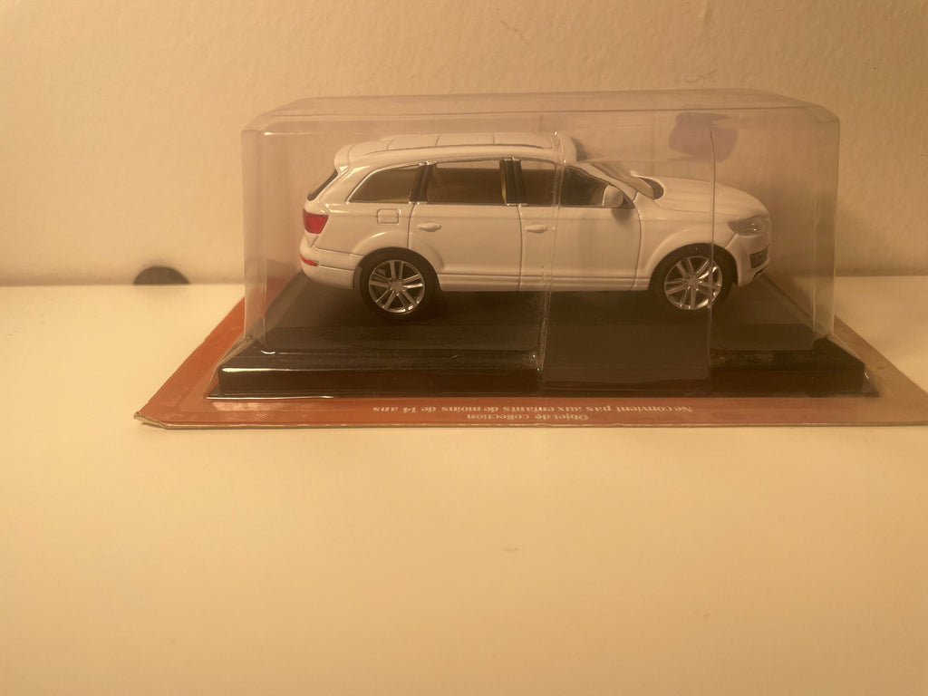2010 Weißer Audi Q7 - Auto Plus