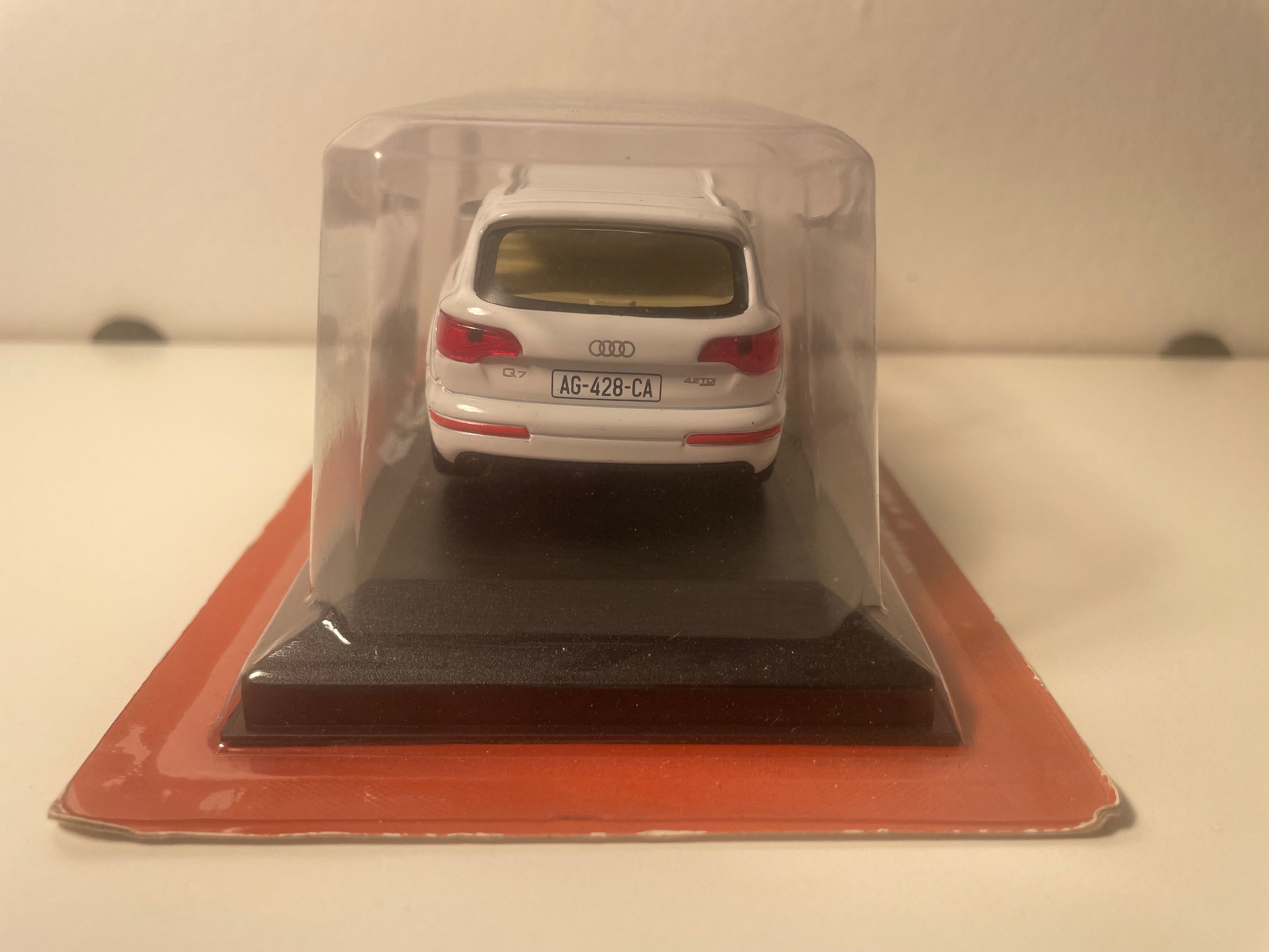 2010 Weißer Audi Q7 - Auto Plus