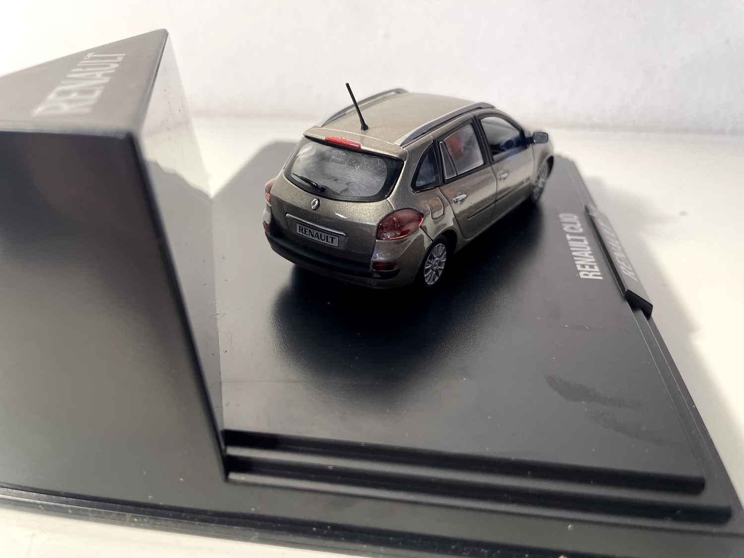 Renault Clio marrone (cambio n. 6)