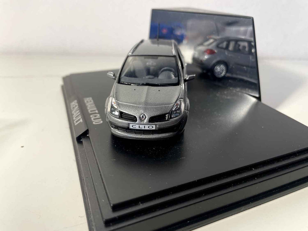 Renault Clio grigia (scatola rettangolare n. 1)