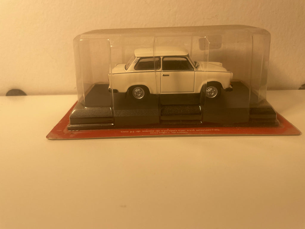 Trabant 601 bianca/beige chiaro del 1980 (Auto Plus)