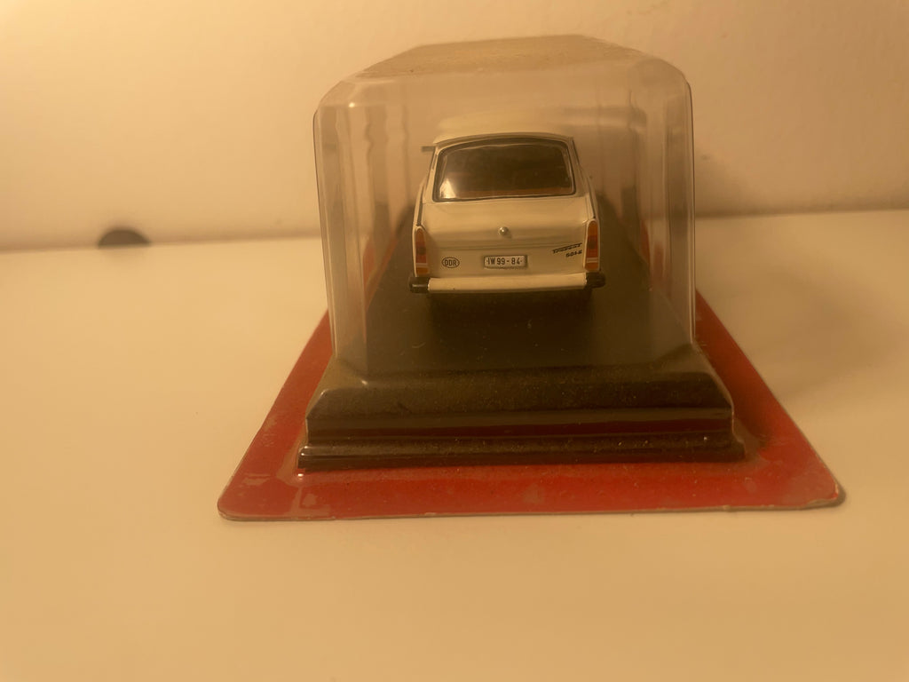 Trabant 601 bianca/beige chiaro del 1980 (Auto Plus)
