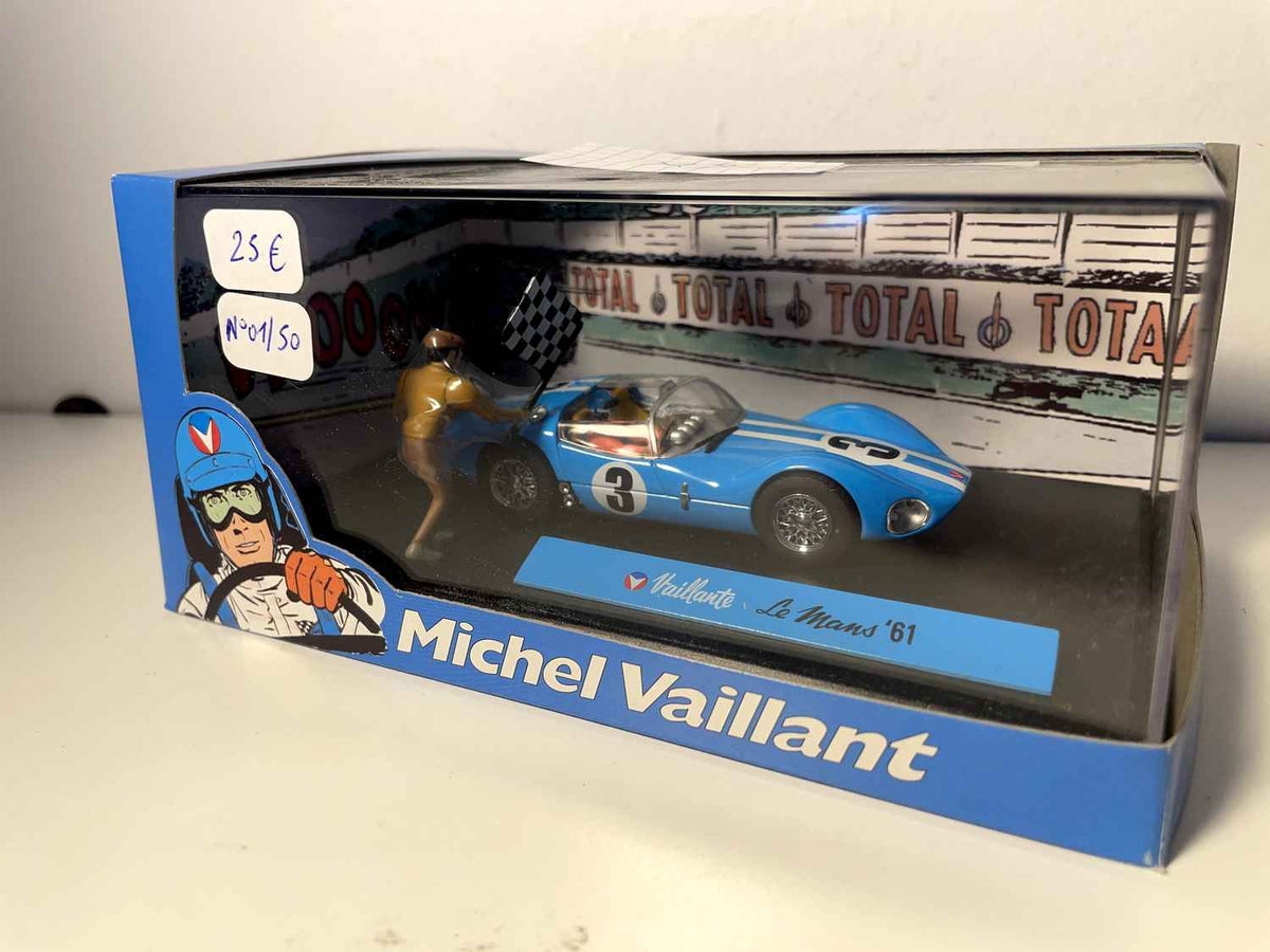 Voiture bleue et liserets blancs numéro 3 Vaillante Le Mans '61 (Album le 13 est au départ) - Bande Dessinée Michel Vaillant