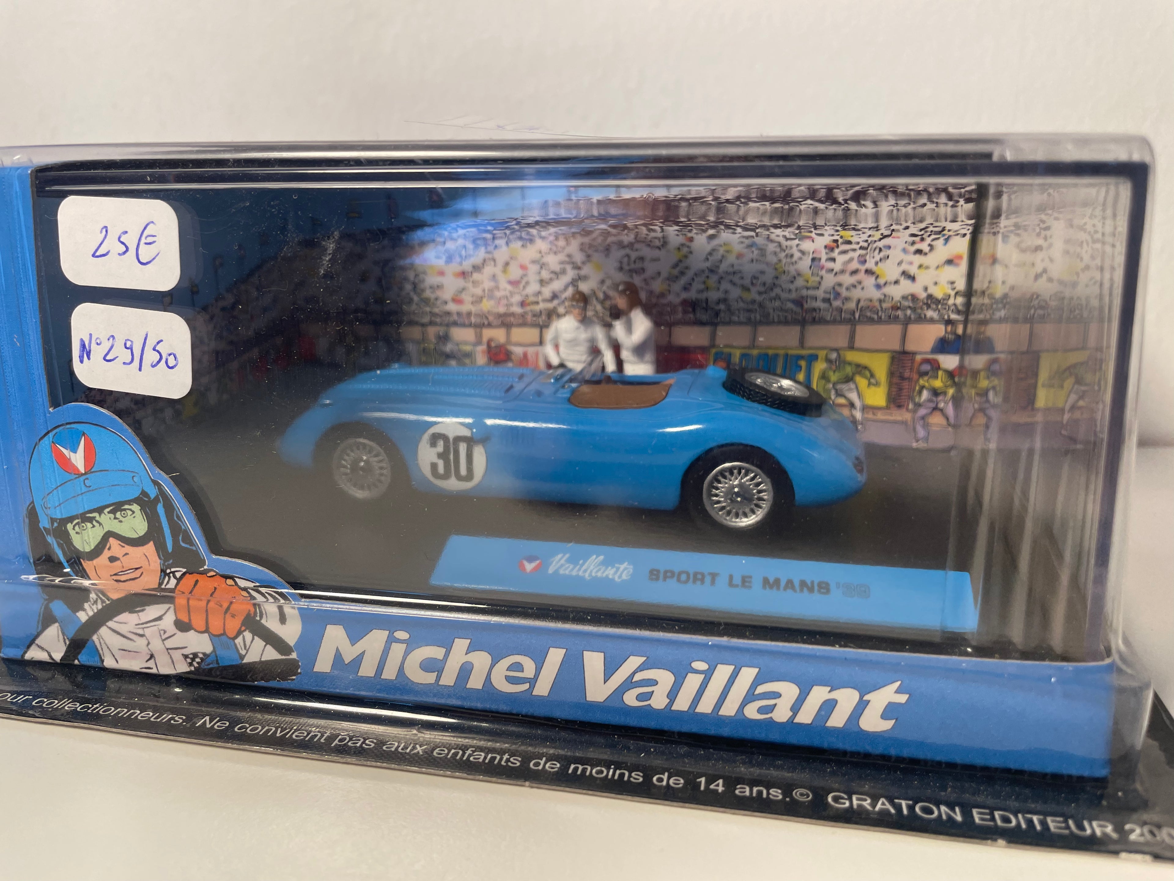 Voiture bleue numéro 30 Vaillante Sport Le Mans '39 (Album des filles et des moteurs) - Bande Dessinée Michel Vaillant