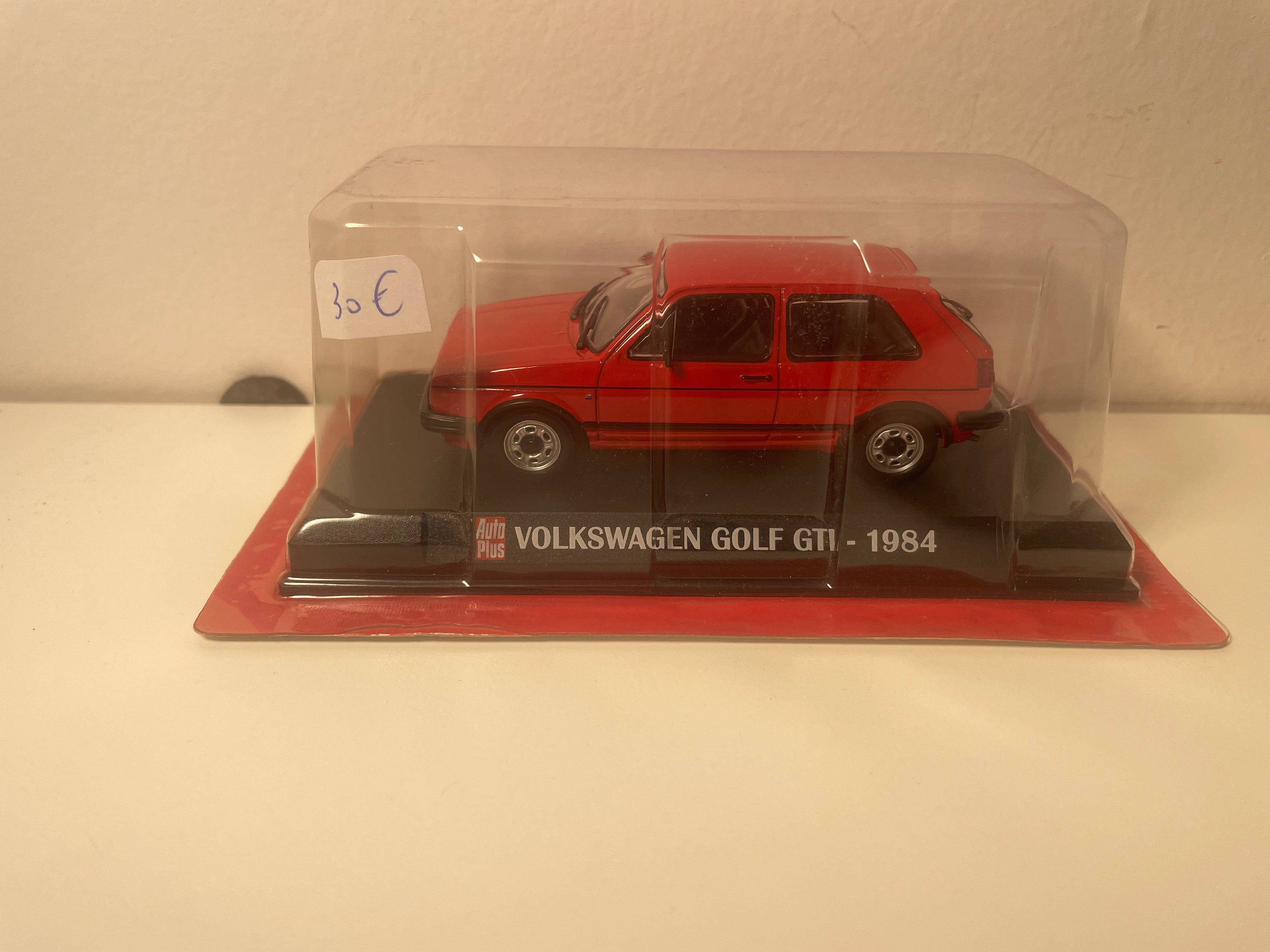 Volkswagen Golf GTI rojo de 1984 - Auto Plus