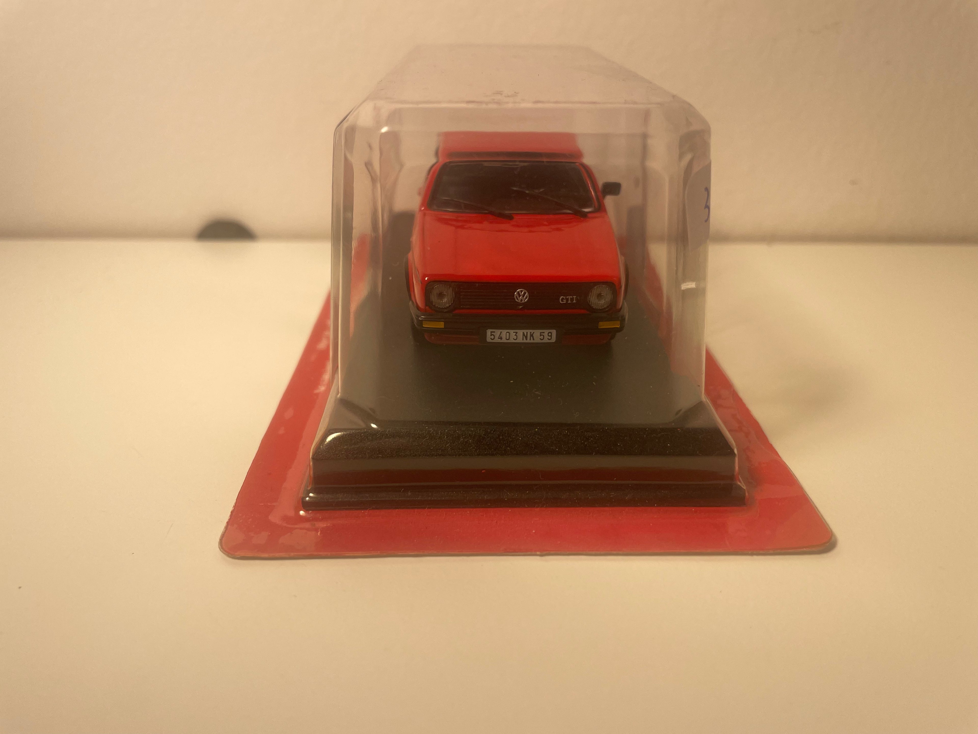 Volkswagen Golf GTI rojo de 1984 - Auto Plus