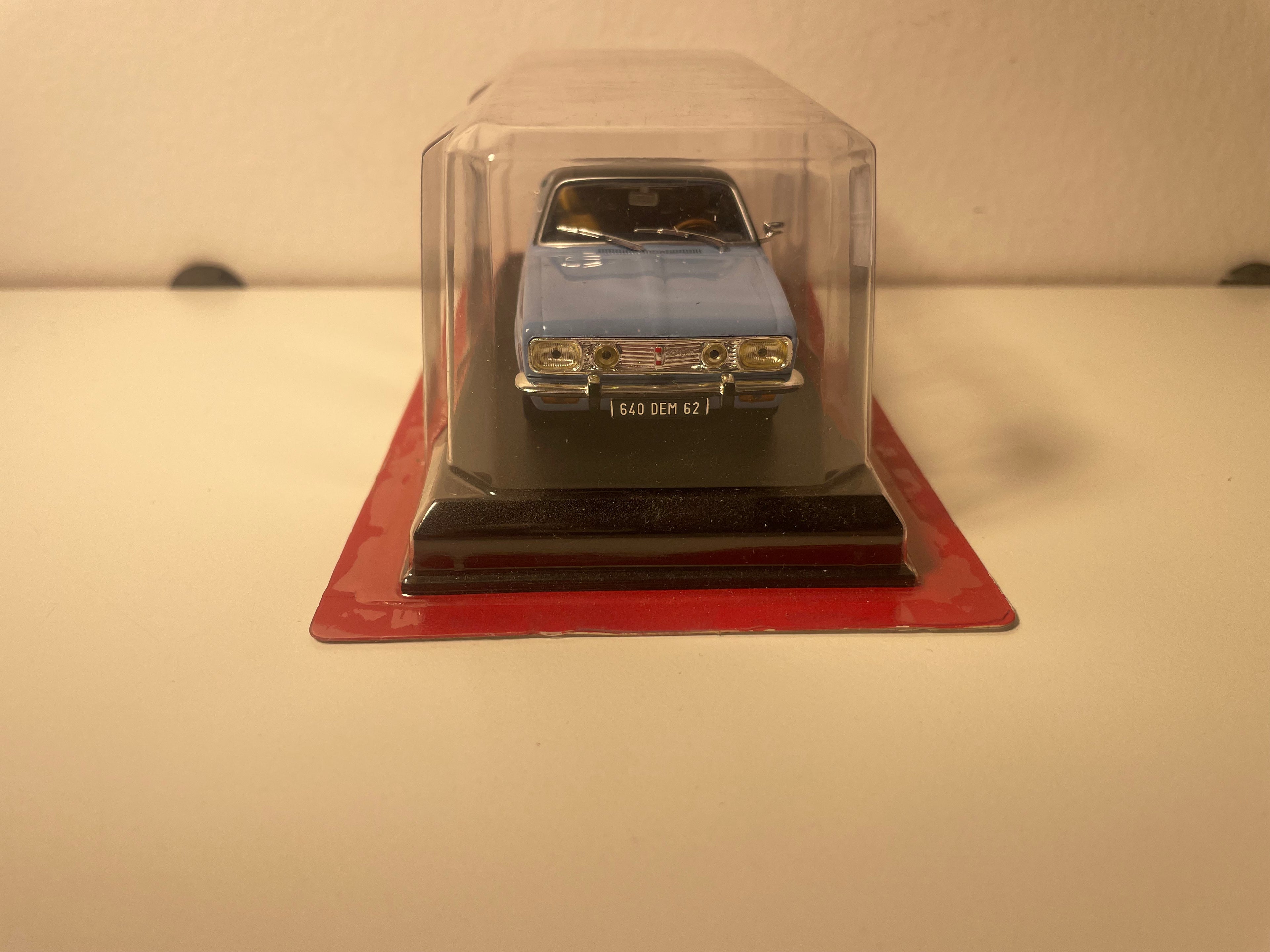 Chrysler 2 litri blu e tetto nero del 1974 - Auto Plus