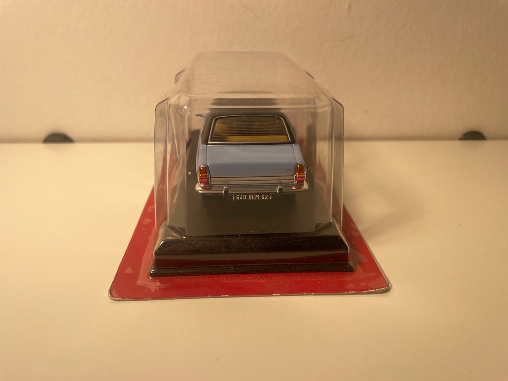 Chrysler 2 Liter blau mit schwarzem Dach von 1974 - Auto Plus