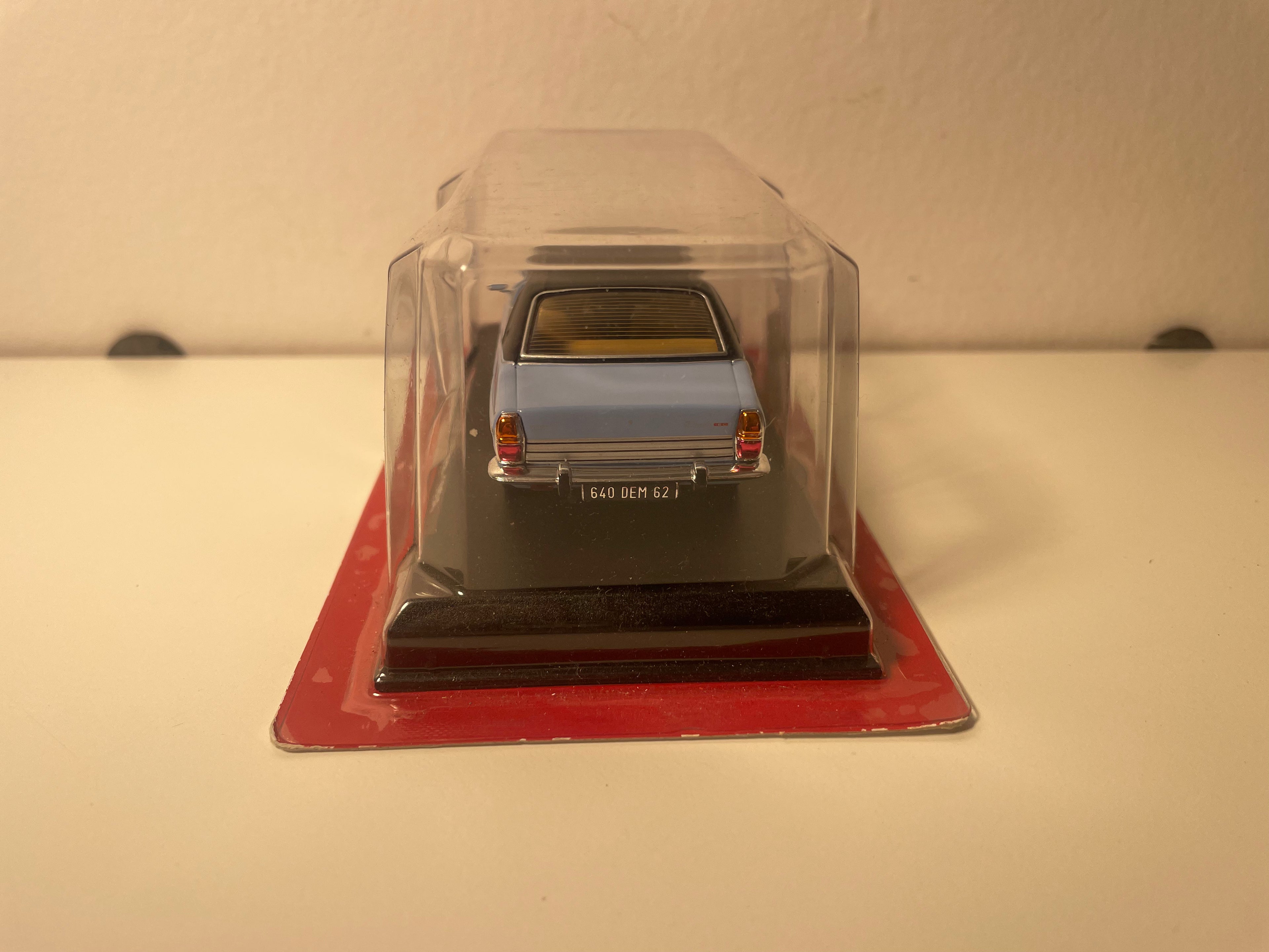 Chrysler 2 litri blu e tetto nero del 1974 - Auto Plus