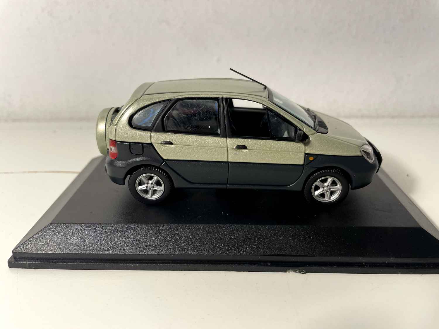 Renault Scénic RX4 2.0L verde/gris del año 2000