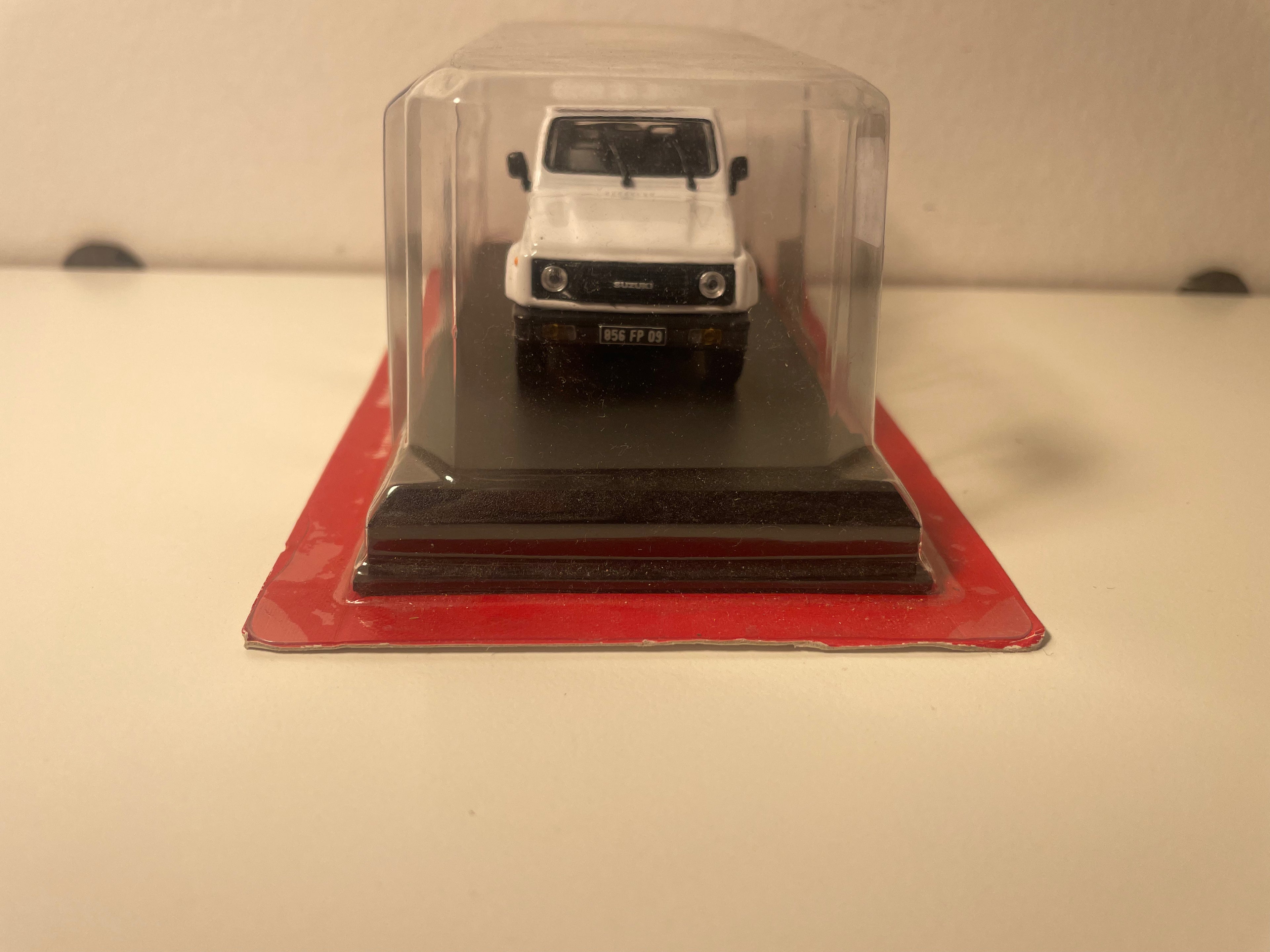 Suzuki Santana wäiss vun 1986 - Auto Plus