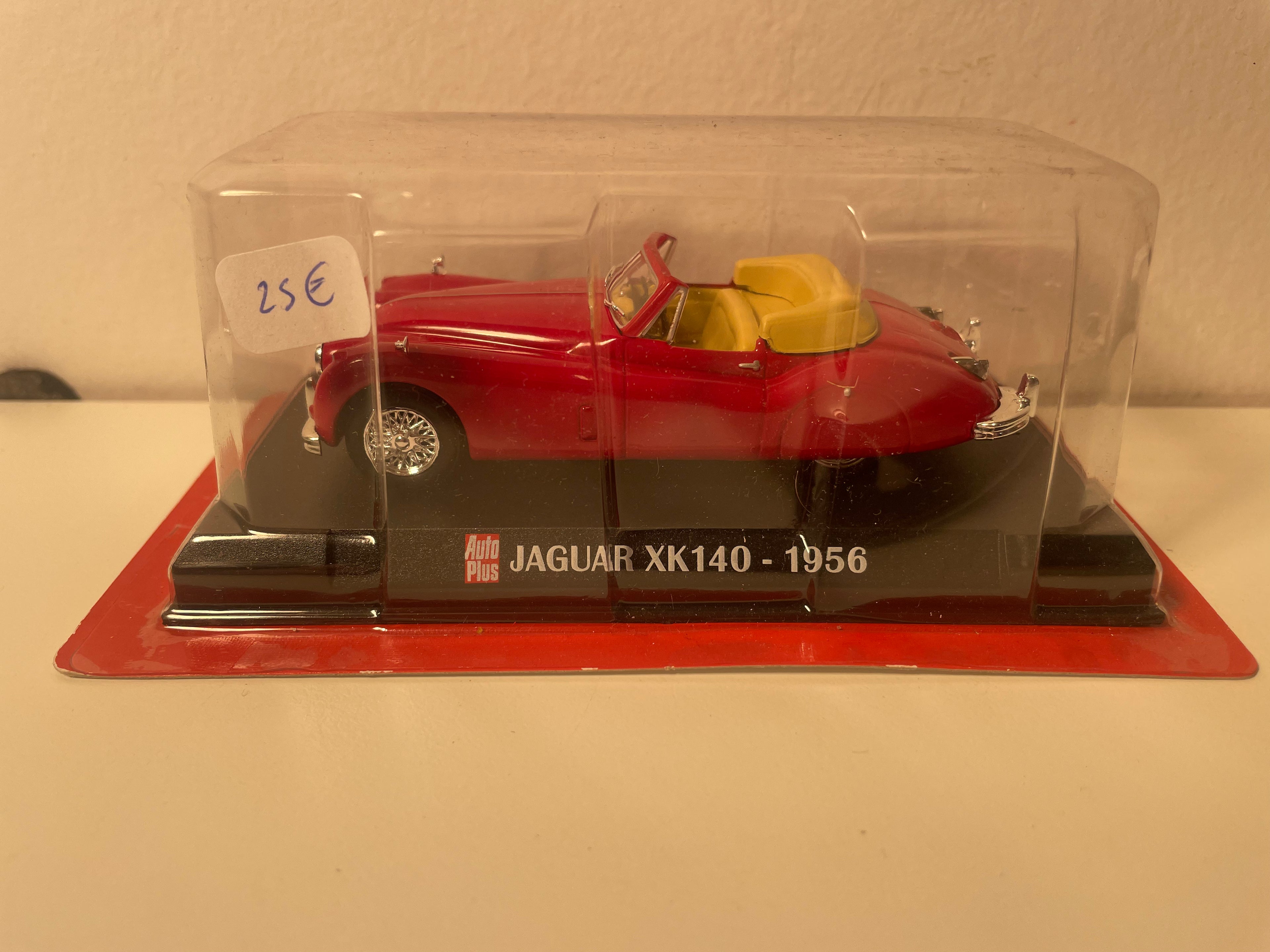 Jaguar XK140 rojo de 1956 - Auto Plus