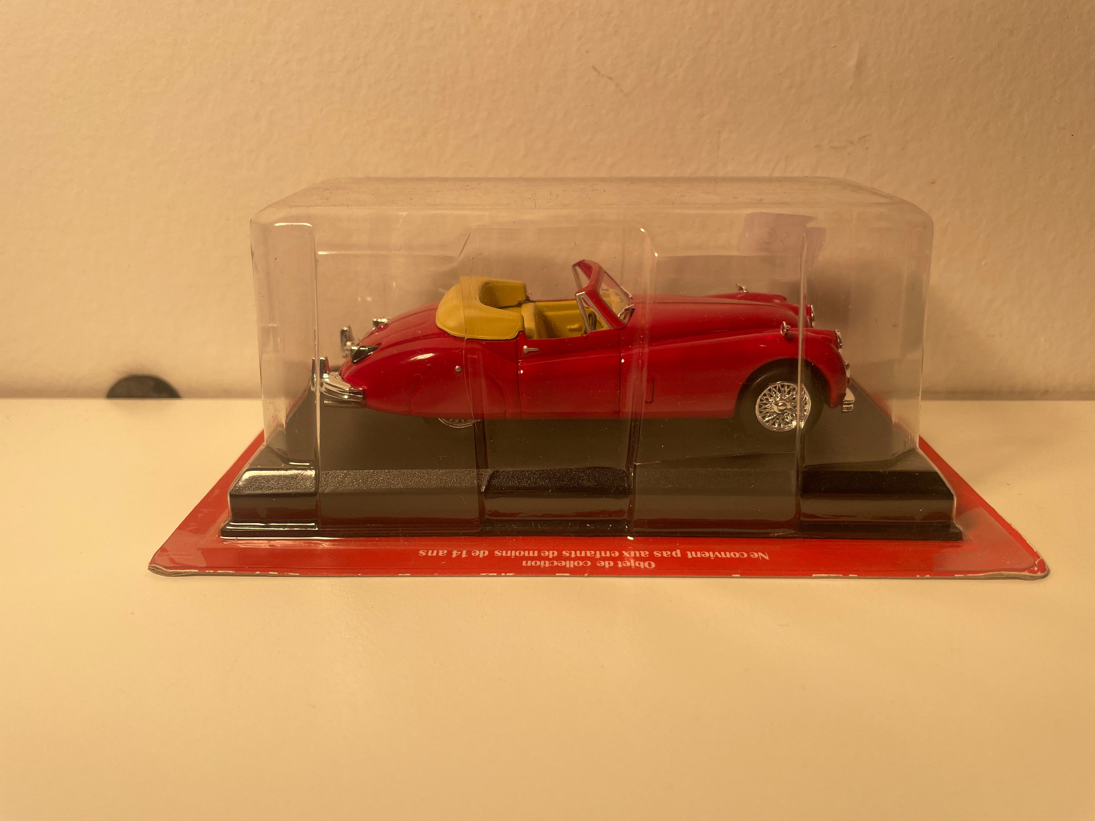 Jaguar XK140 rojo de 1956 - Auto Plus