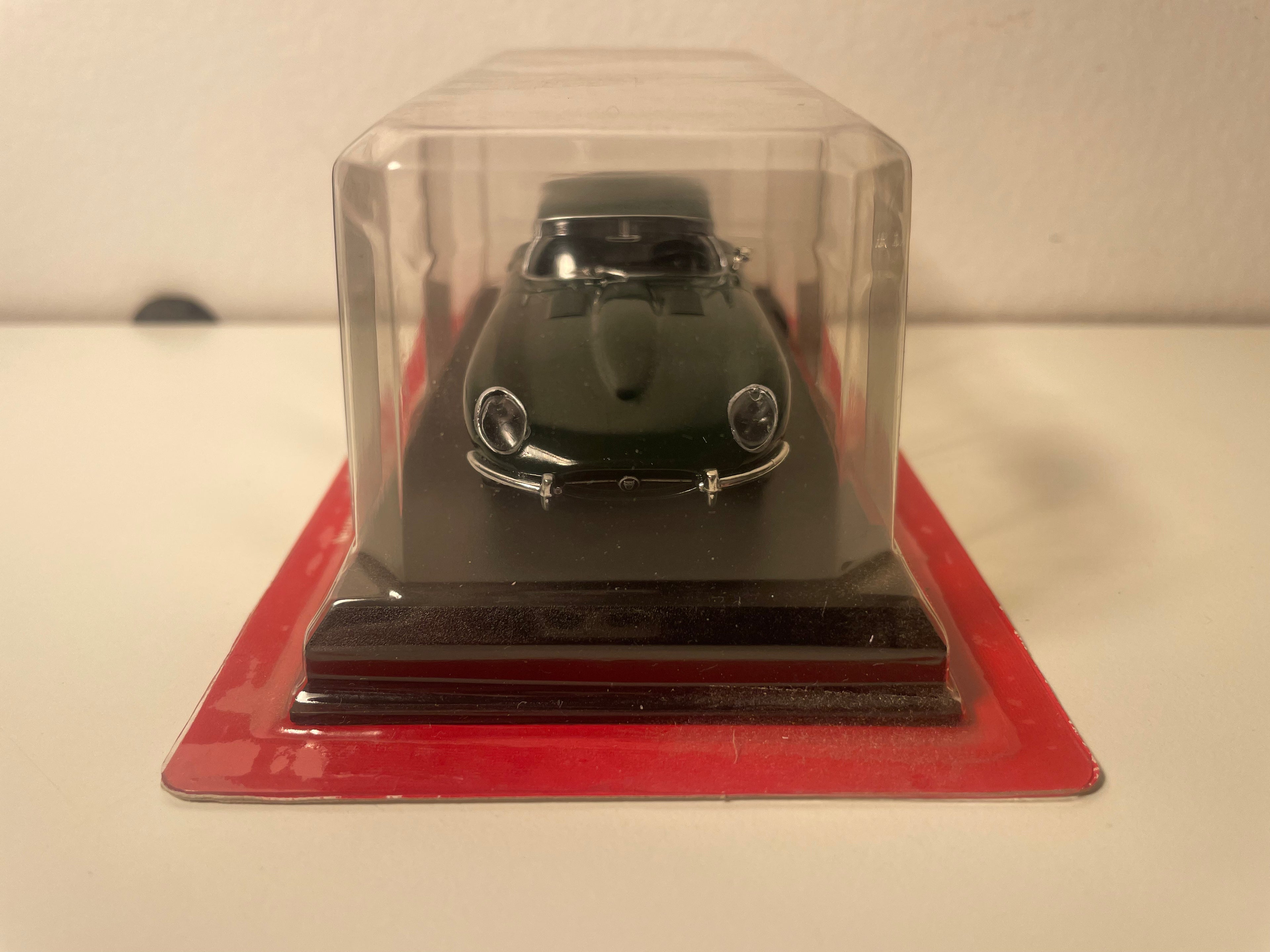 1964 Jaguar Typ E grén - Auto Plus