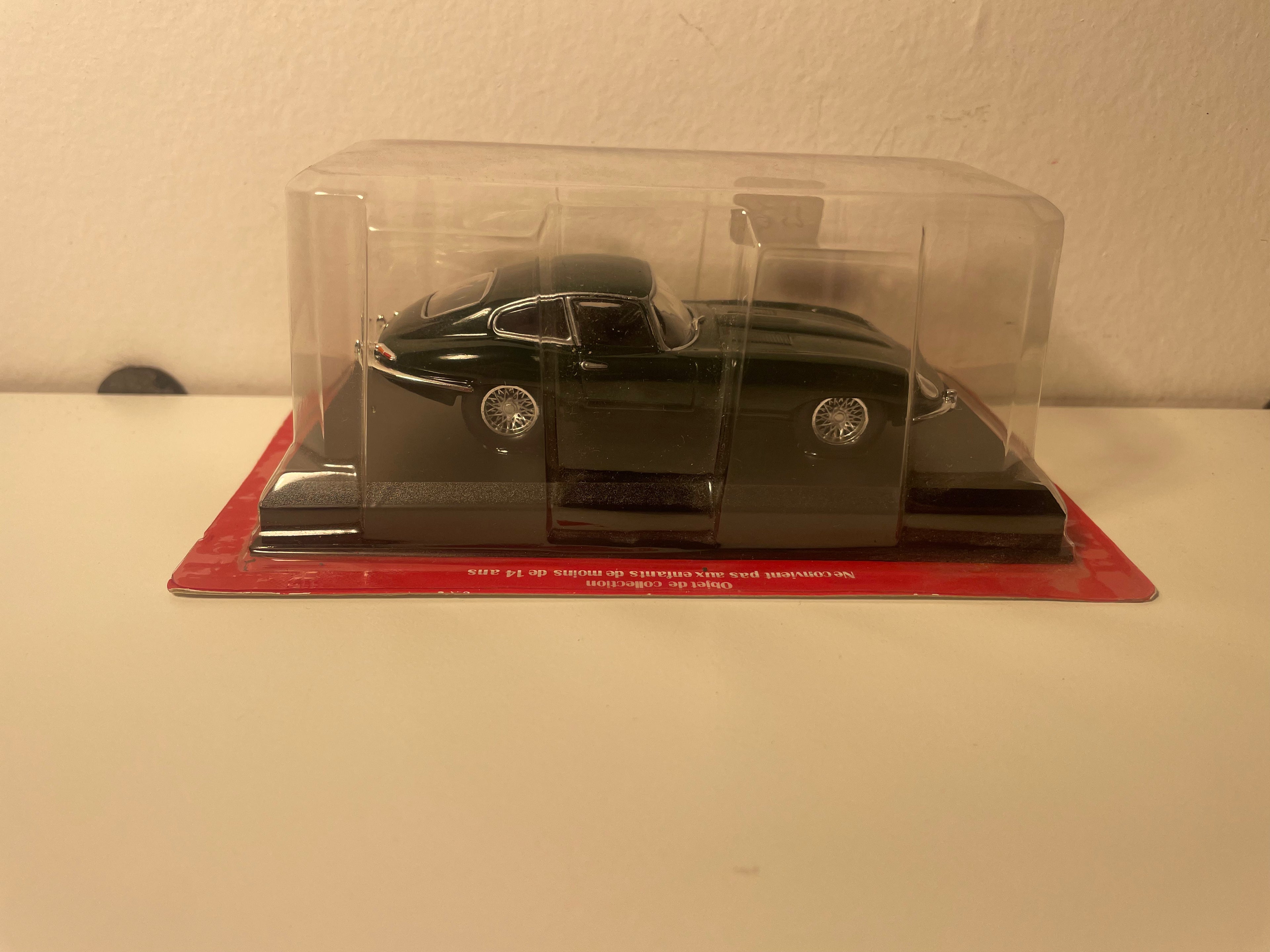 1964 Jaguar Typ E grén - Auto Plus