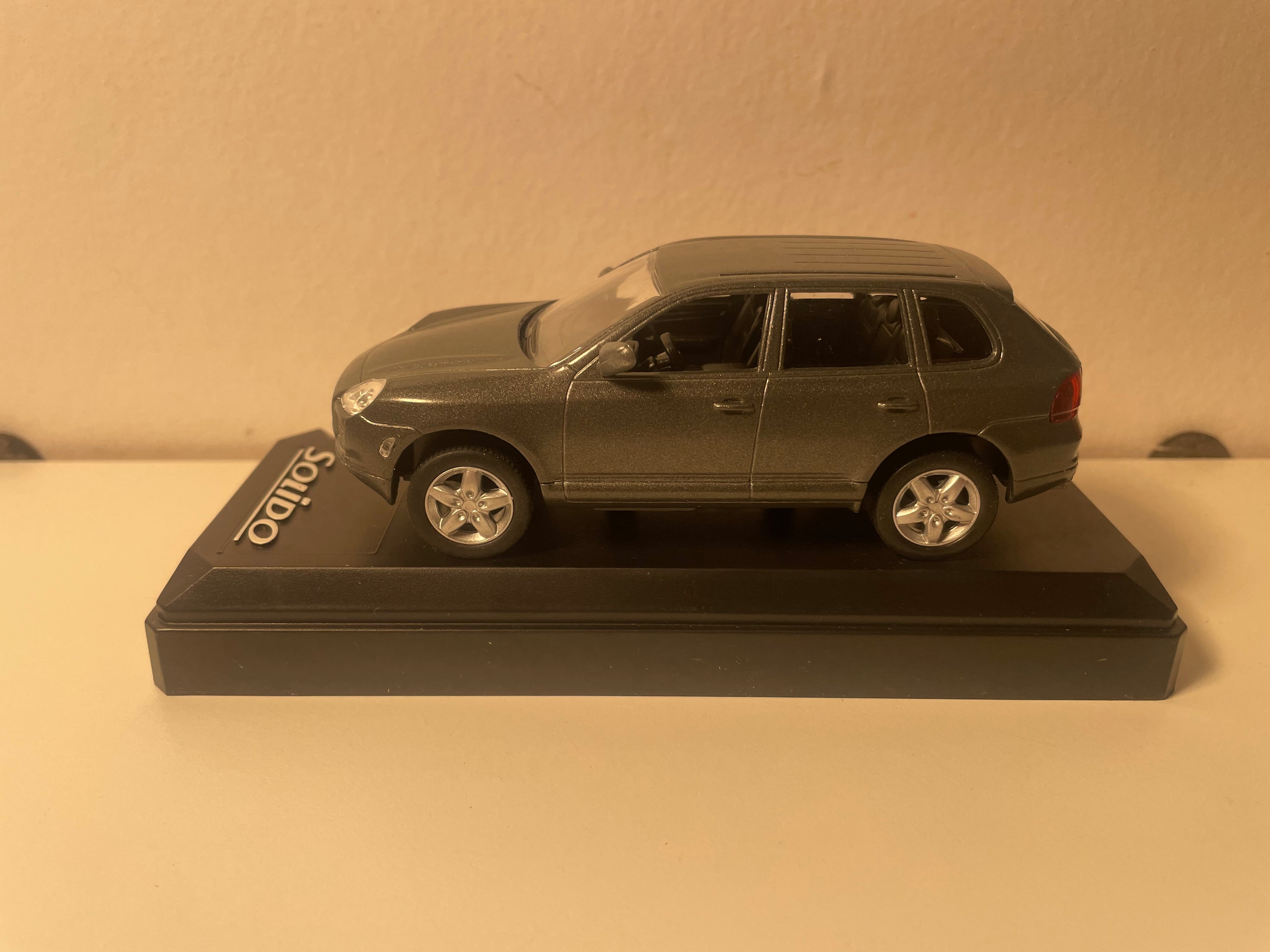 Porsche Cayenne Turbo grise de 2002 - Solido référence 15109
