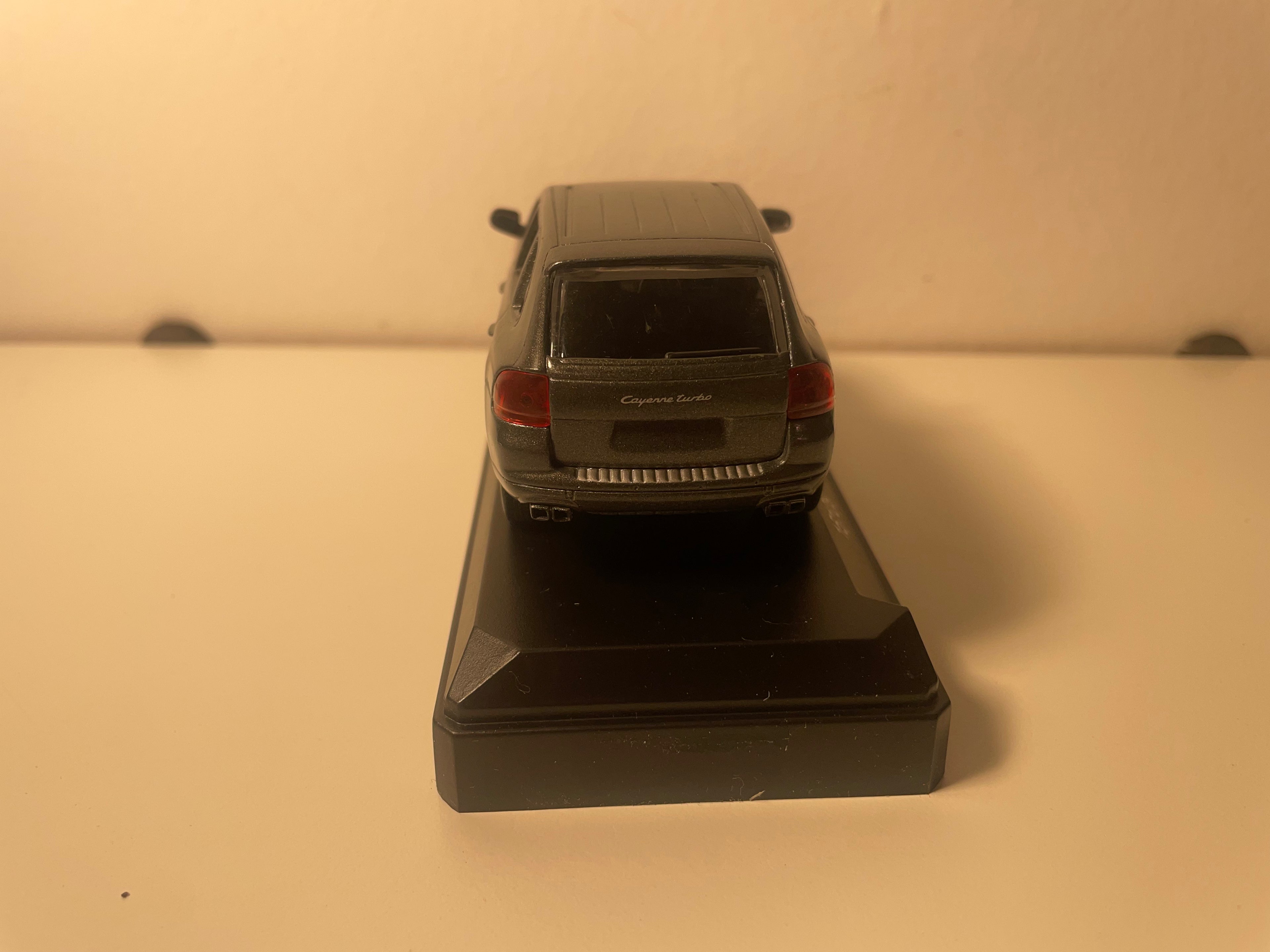 Porsche Cayenne Turbo grise de 2002 - Solido référence 15109
