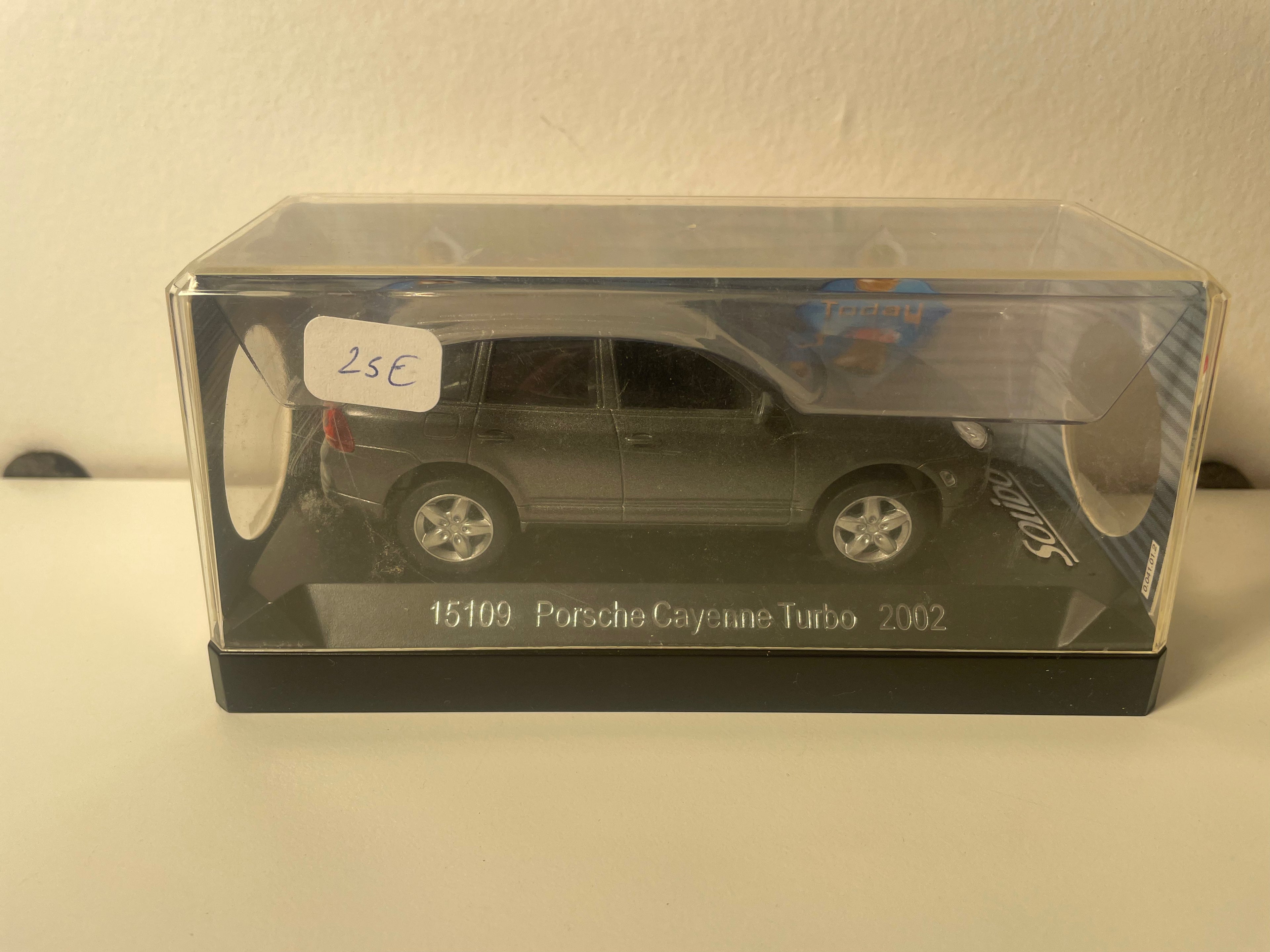 Porsche Cayenne Turbo grise de 2002 - Solido référence 15109