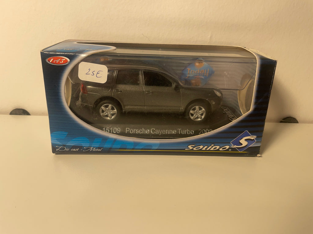 Porsche Cayenne Turbo grise de 2002 - Solido référence 15109