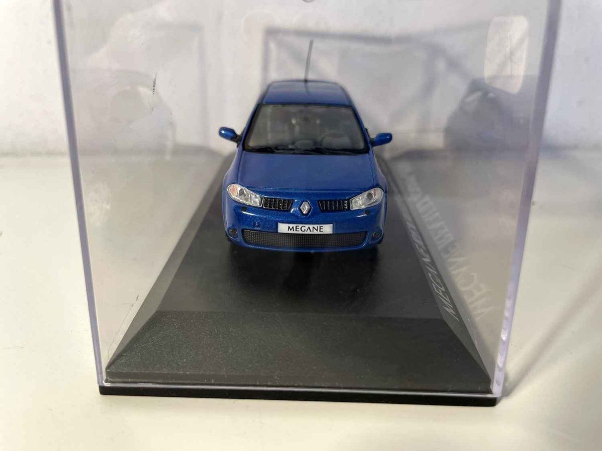 Renault Mégane sport bleue de 2004