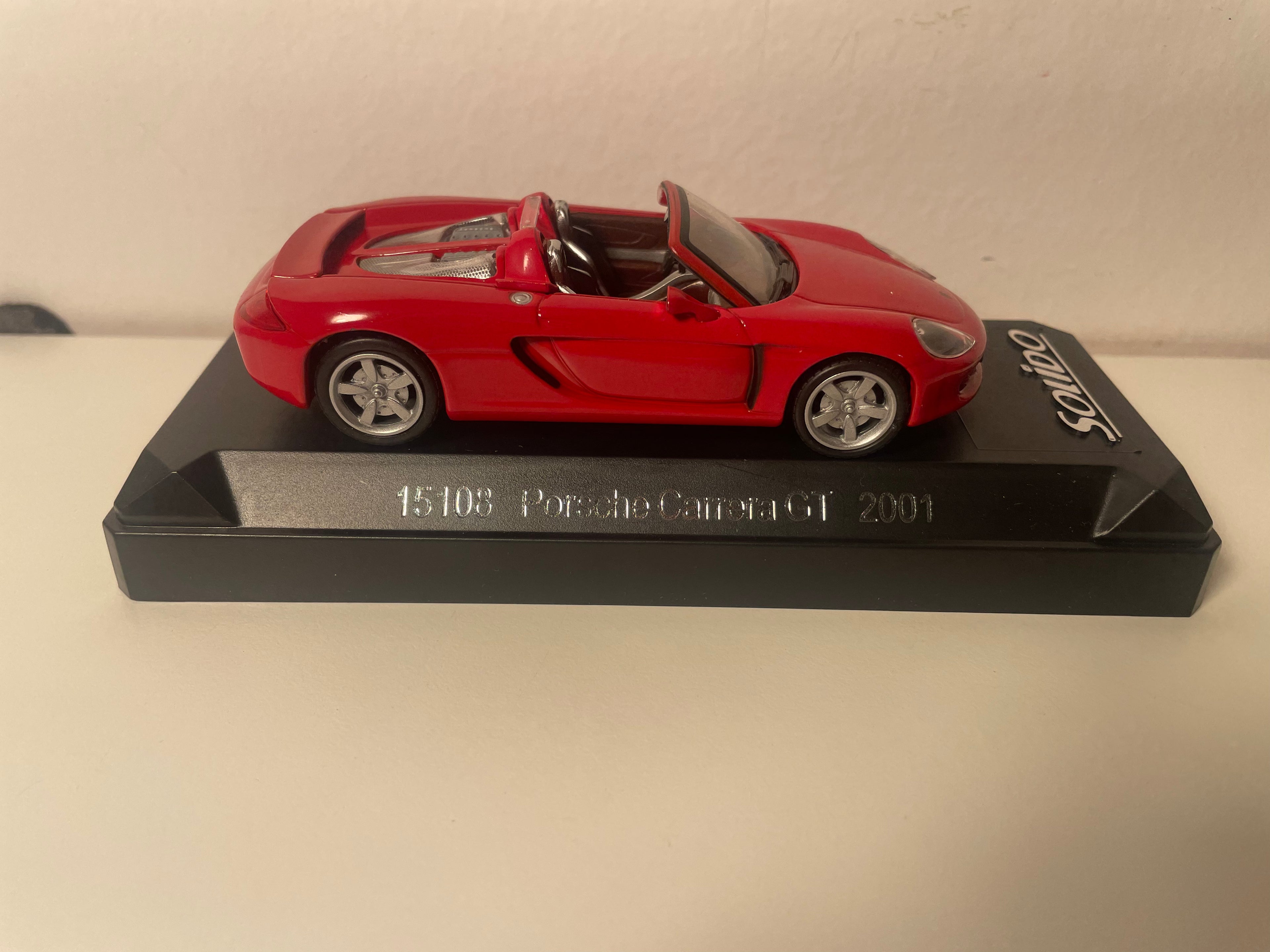 Porsche Carrera GT roude vun 2001 - Solido Referenz