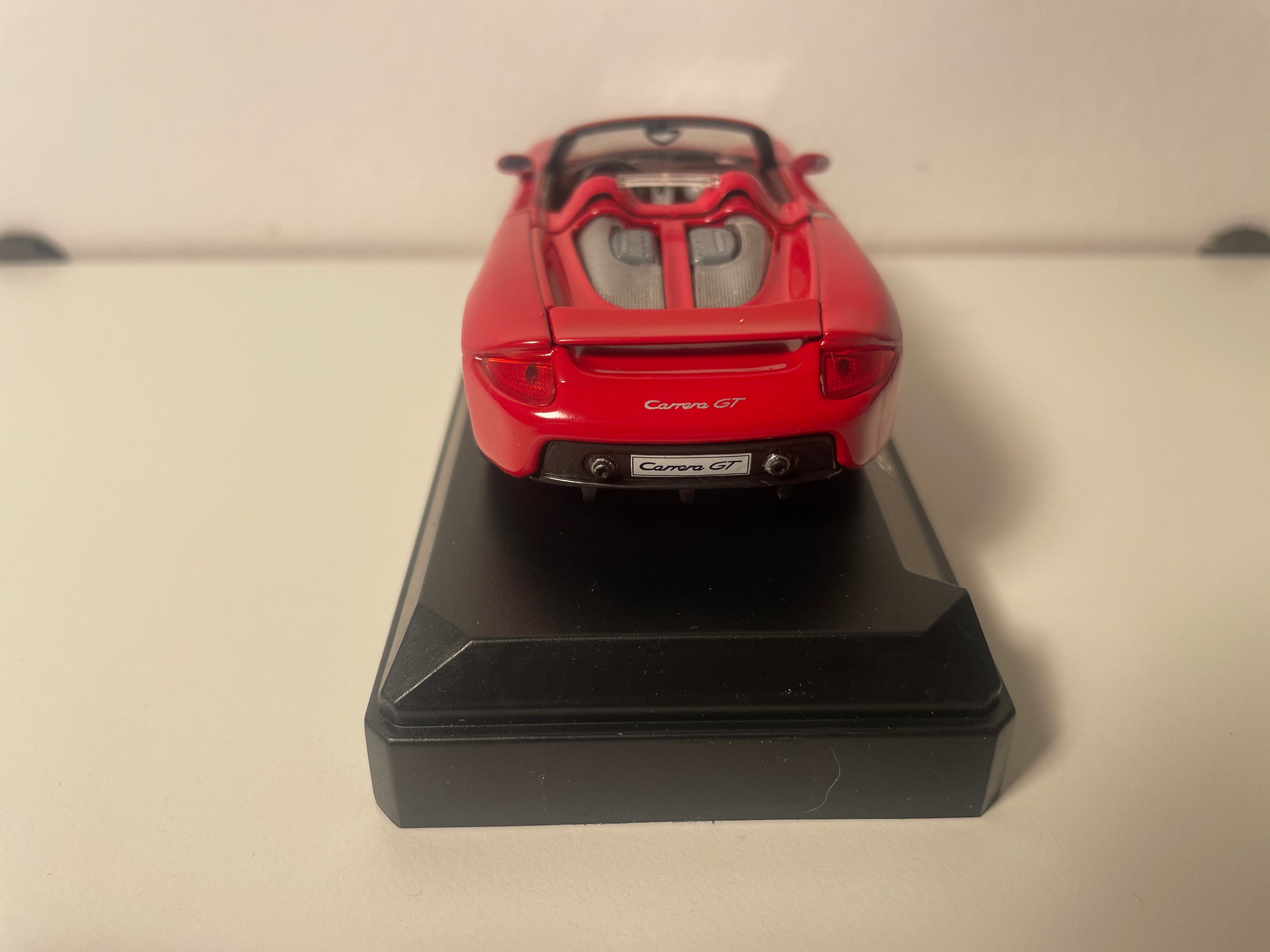 Porsche Carrera GT roude vun 2001 - Solido Referenz