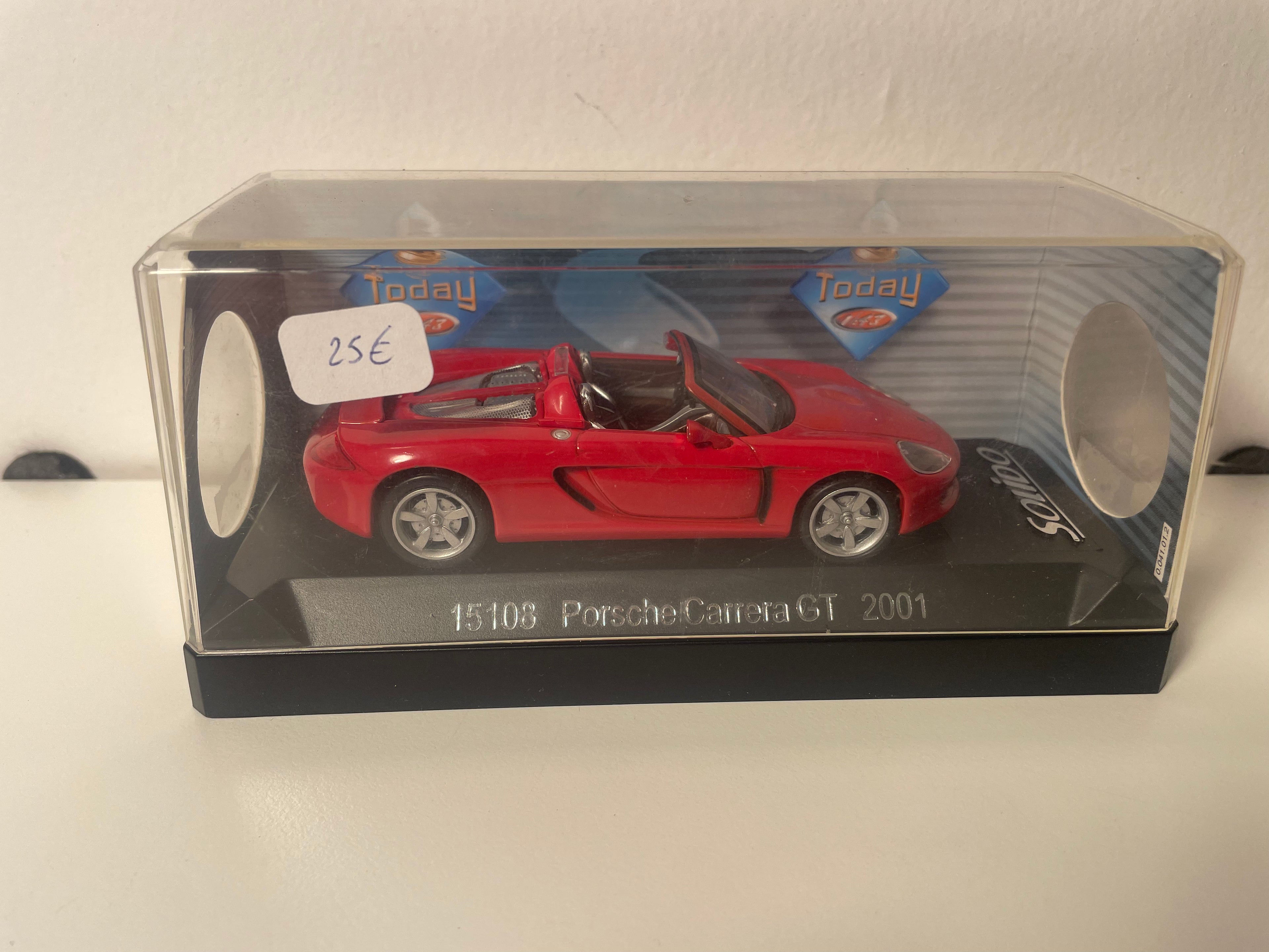 2001 Porsche Carrera GT Red - Solido Reference