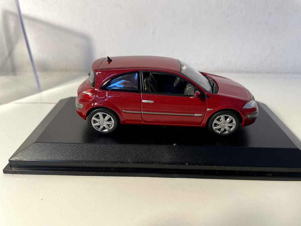 Renault Mégane donkelrout