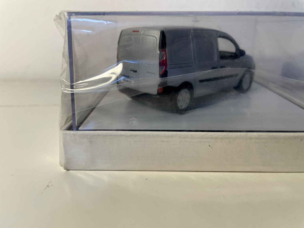 Groe Renault Kangoo (quadratesch Këscht)