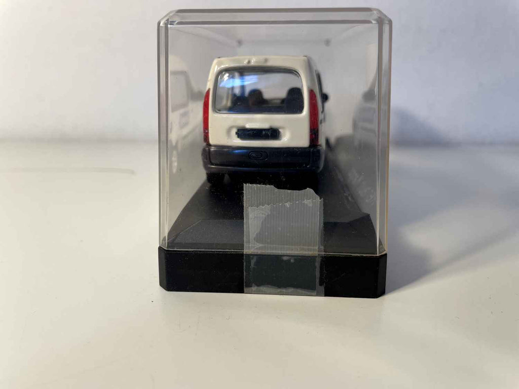 Witte Renault Kangoo EUROPA 1