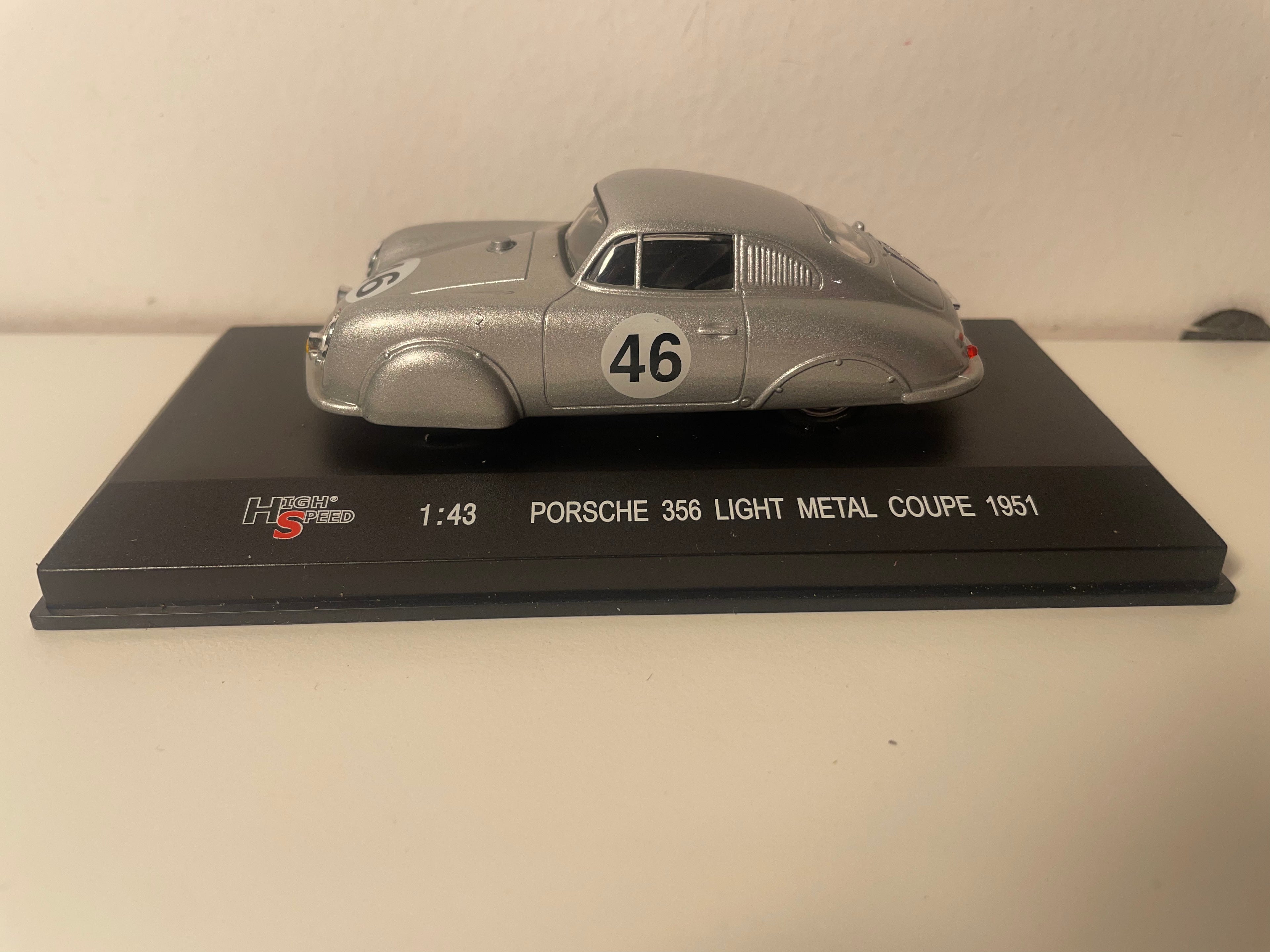 Porsche 356 light métal coupé szary numer 46 z 1951 roku - kolekcja High Speed