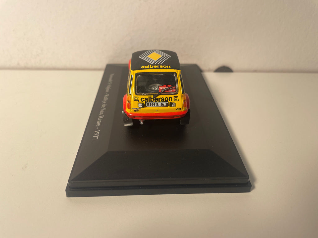 Renault 5 Alpine jaune et rouge et toit noir numéro 23 - rallye de San Rémo de 1977 (blister) - MANQUE LE RETROVISEUR